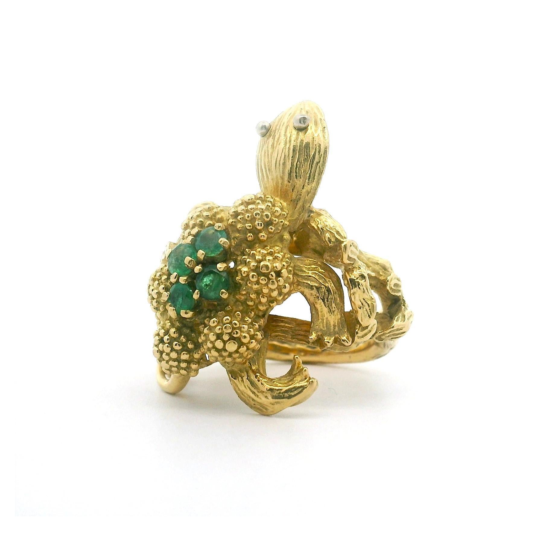18k Yellow Gold and Emerald 12.8g Solid Heavy Vintage Turtle Ring Size 3.5 In Good Condition In Guilford, CT