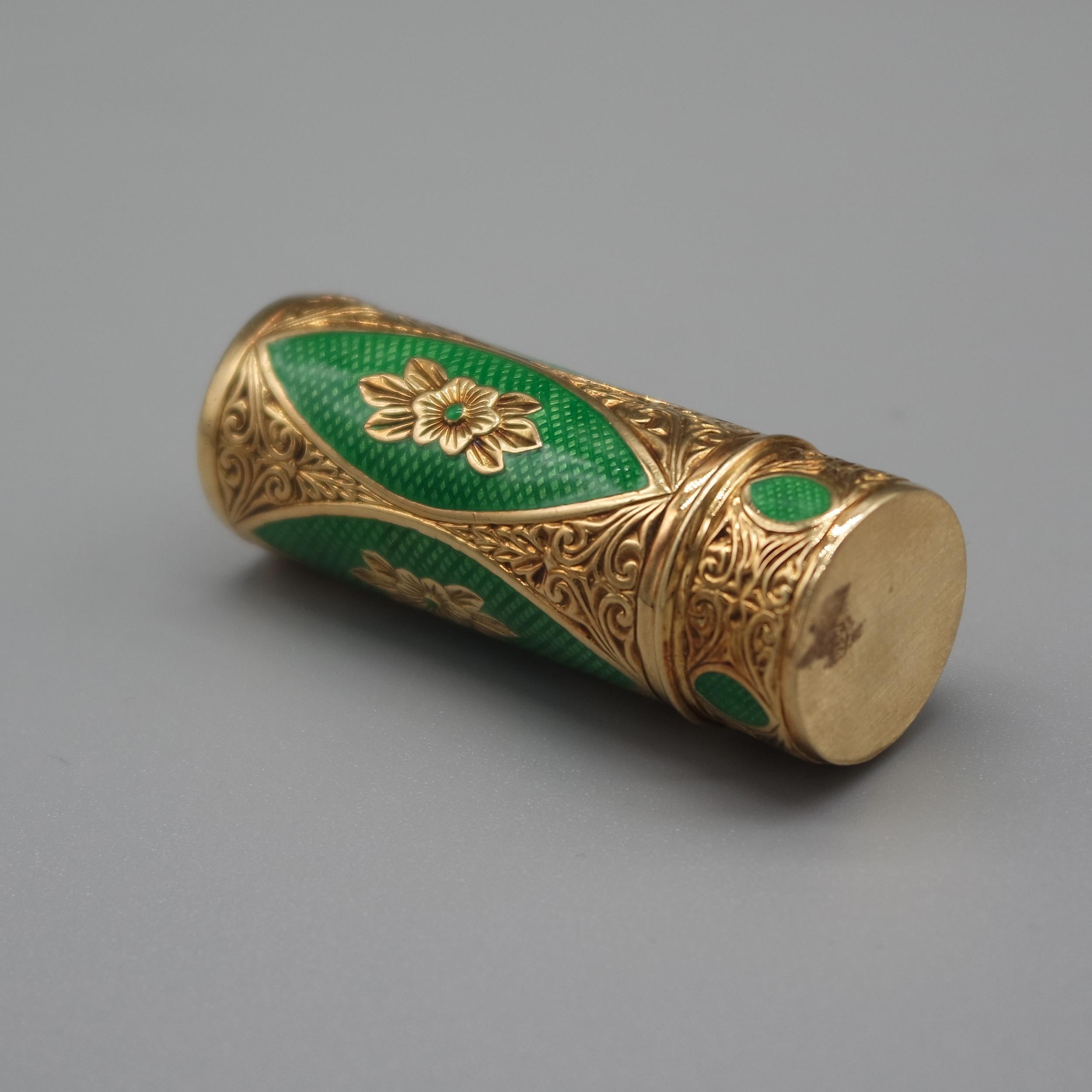 18k Yellow Gold and Guilloché Enamel Nécessaire In Excellent Condition In Crema, Cremona
