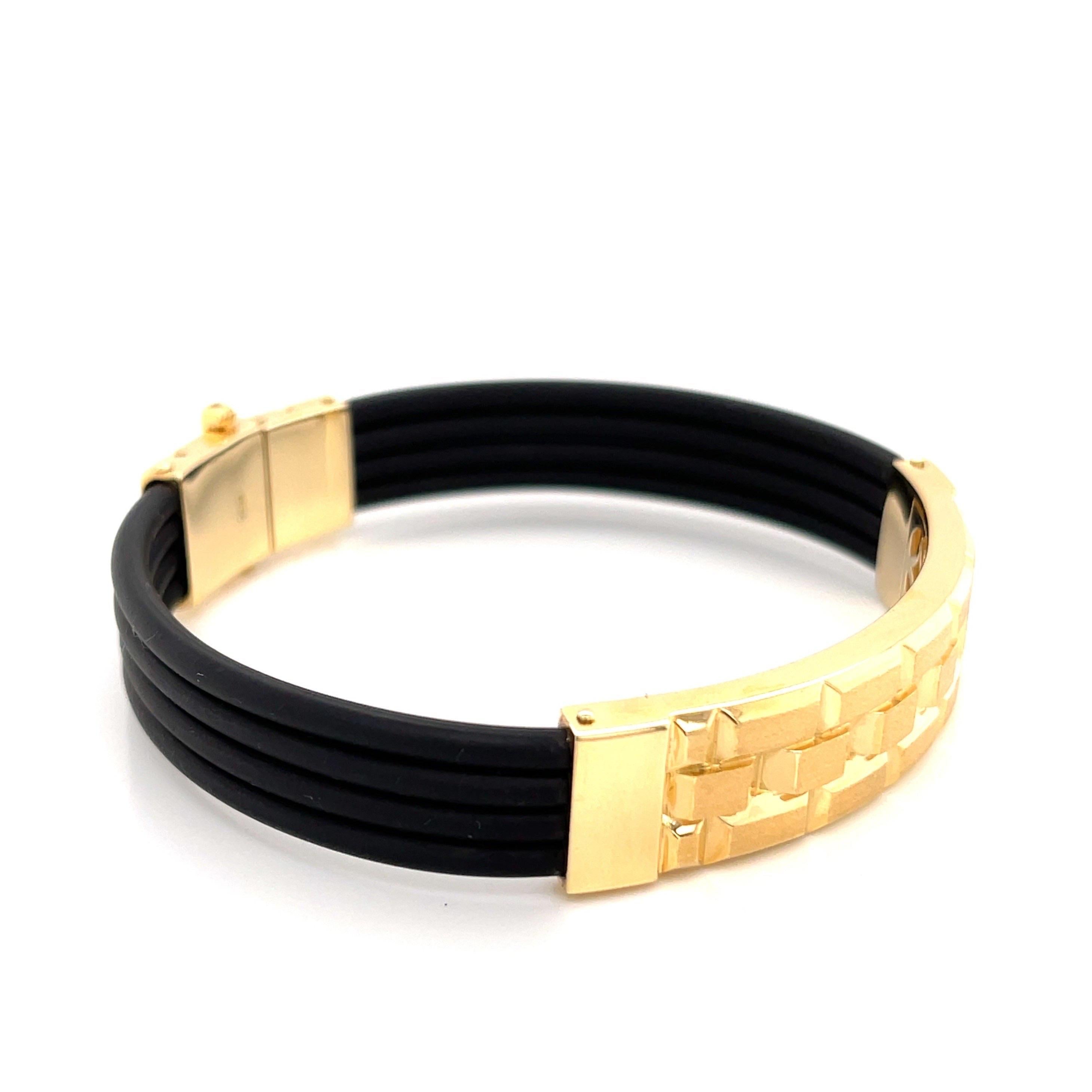 Modern 18K Yellow Gold Black Rubber Men’s Bracelet For Sale