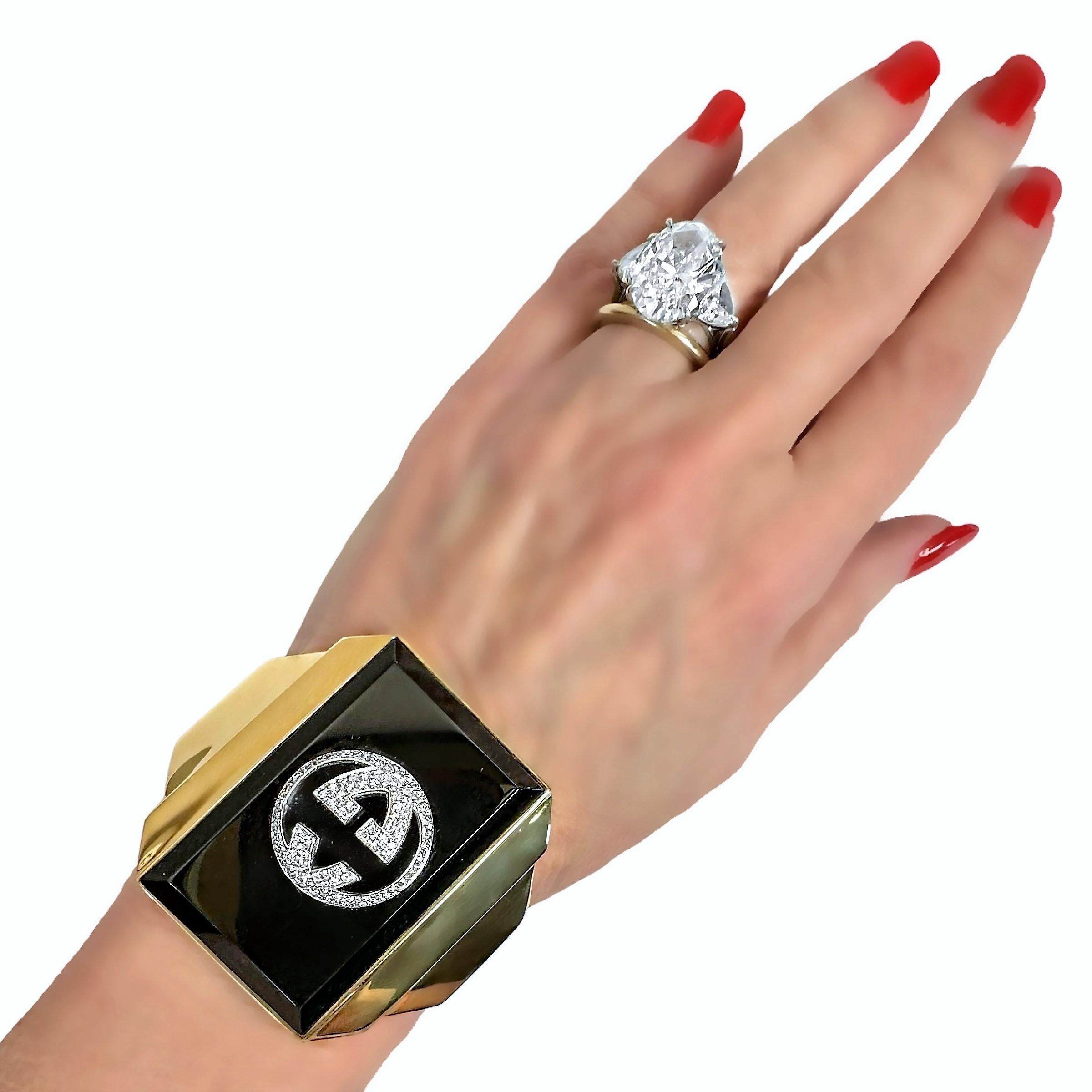 18k Yellow Gold and Onyx Gucci Cuff with Diamond GG Logo For Sale 3