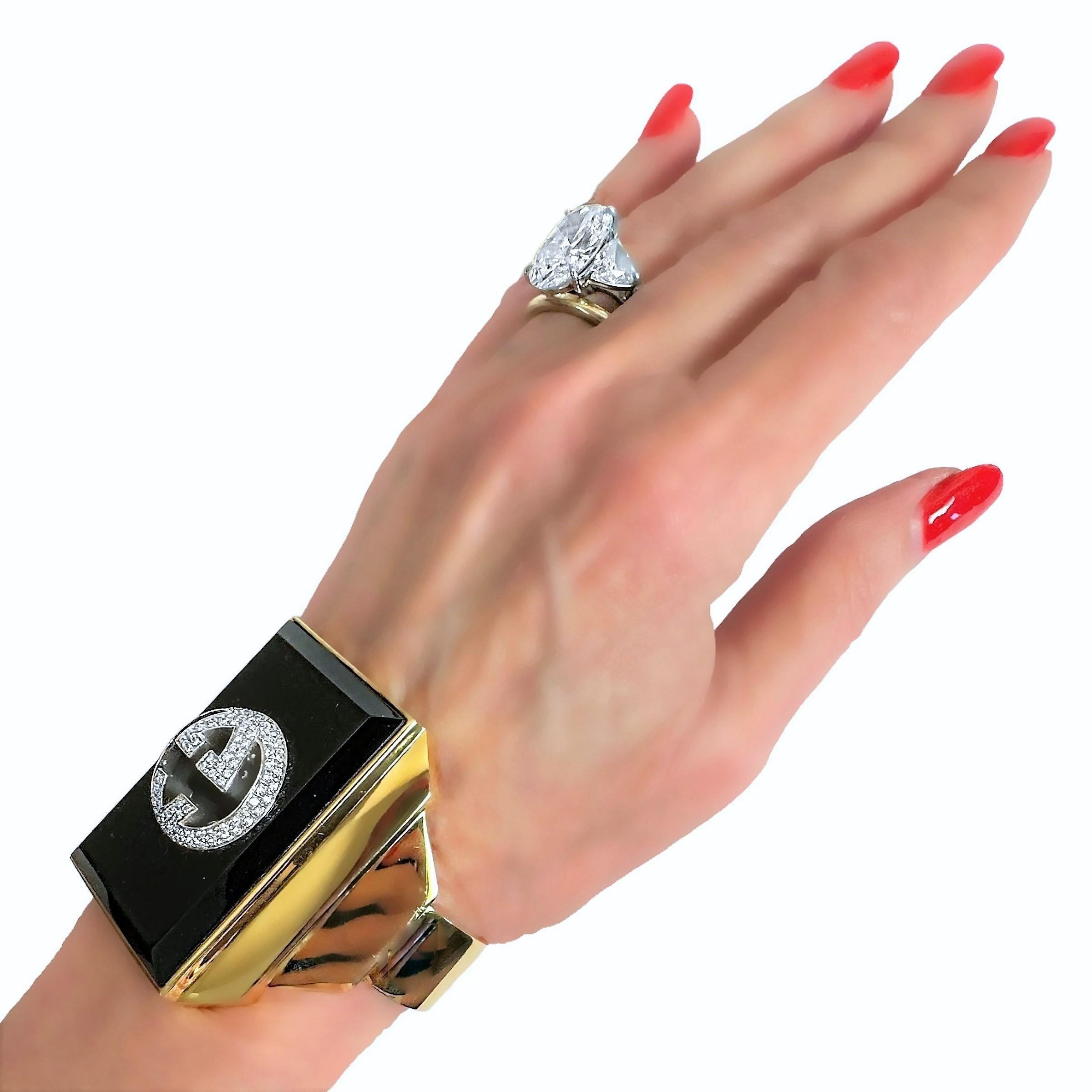 18k Yellow Gold and Onyx Gucci Cuff with Diamond GG Logo For Sale 4