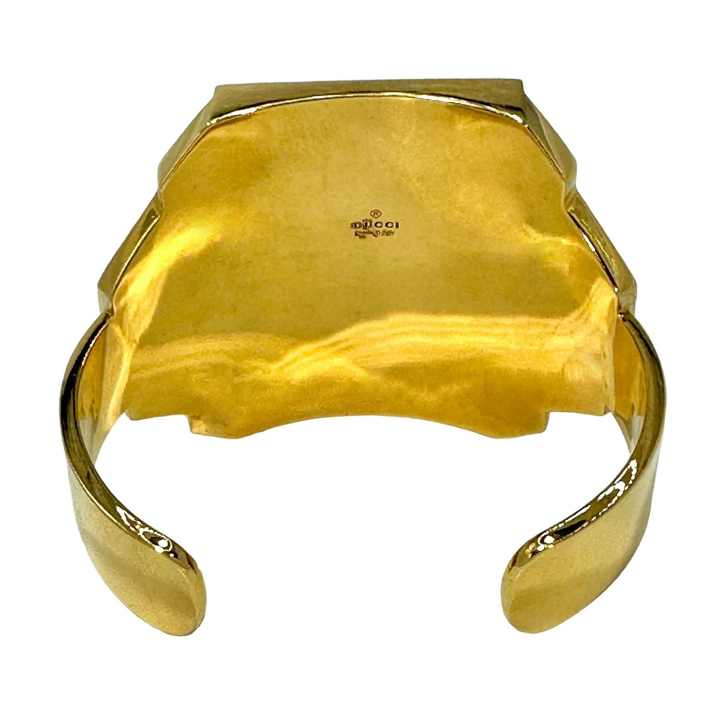 Brilliant Cut 18k Yellow Gold and Onyx Gucci Cuff with Diamond GG Logo For Sale
