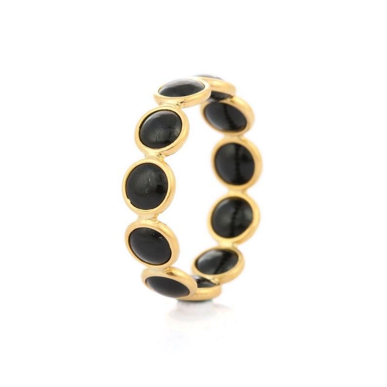 Round Black Onyx Eternity Band Ring in 18k Solid Yellow Gold In New Condition For Sale In Houston, TX
