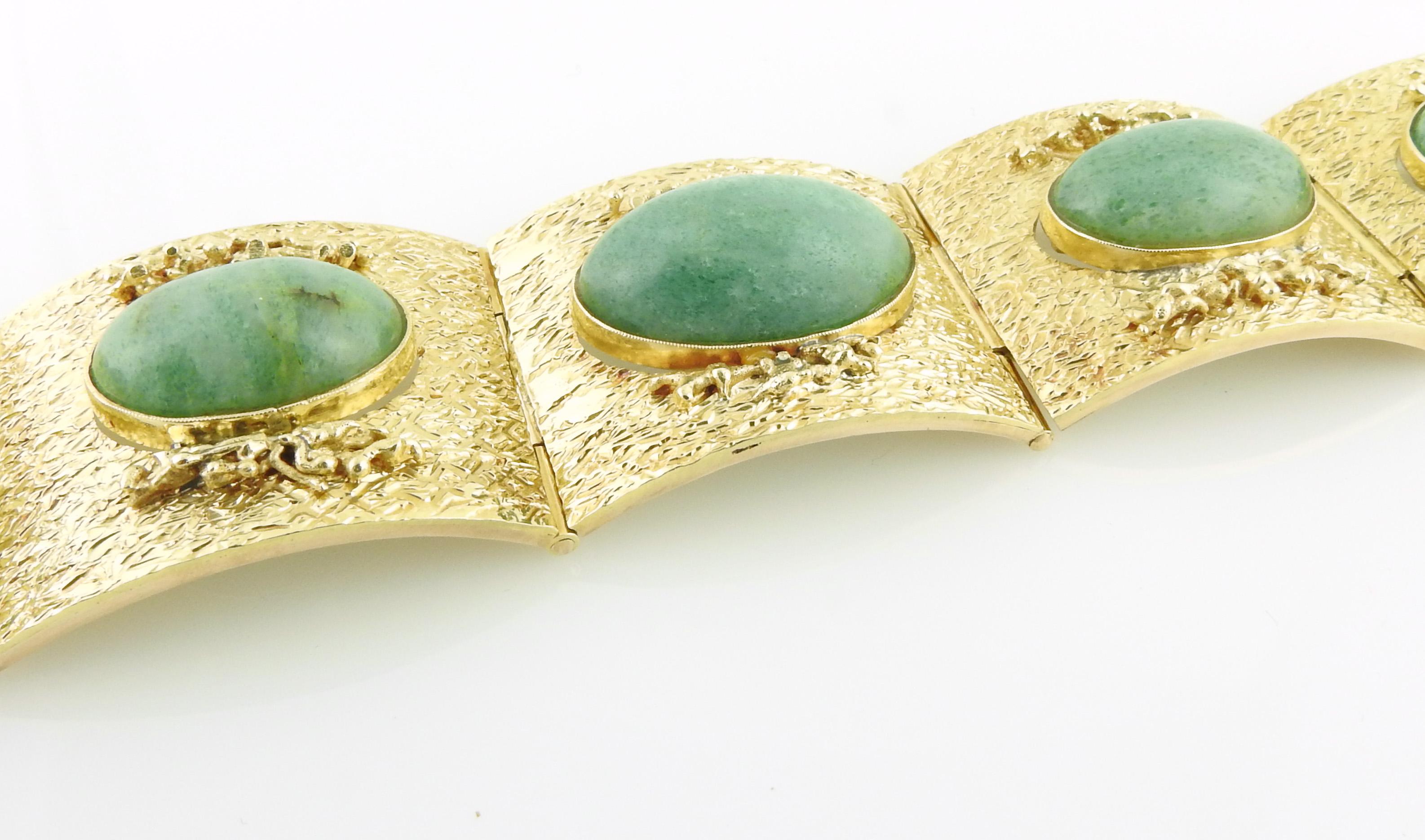 18k Yellow Gold and Oval Jade Wide Panel Bracelet In Good Condition In Washington Depot, CT