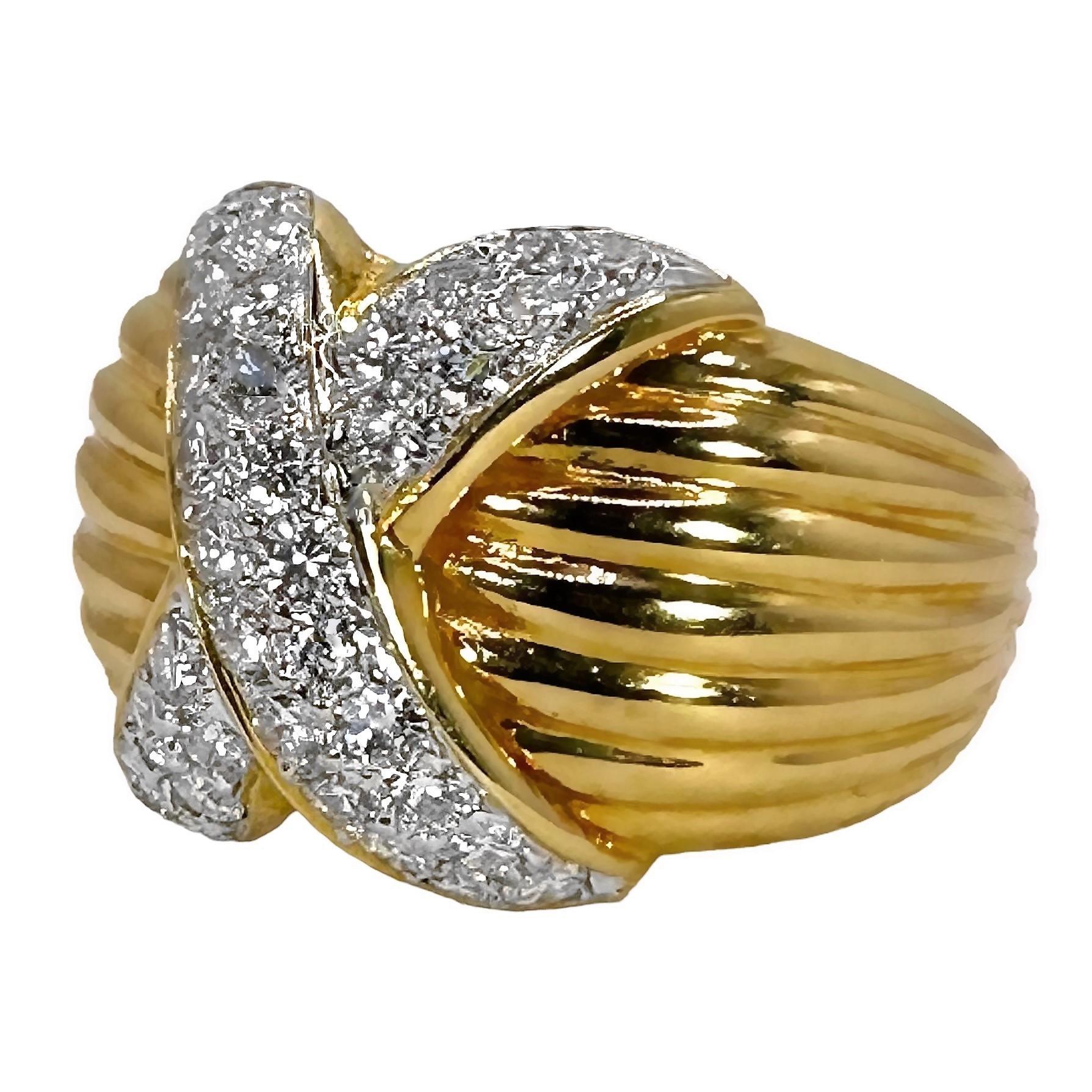18k Yellow Gold and Pave Diamond X Style Ring In Excellent Condition For Sale In Palm Beach, FL