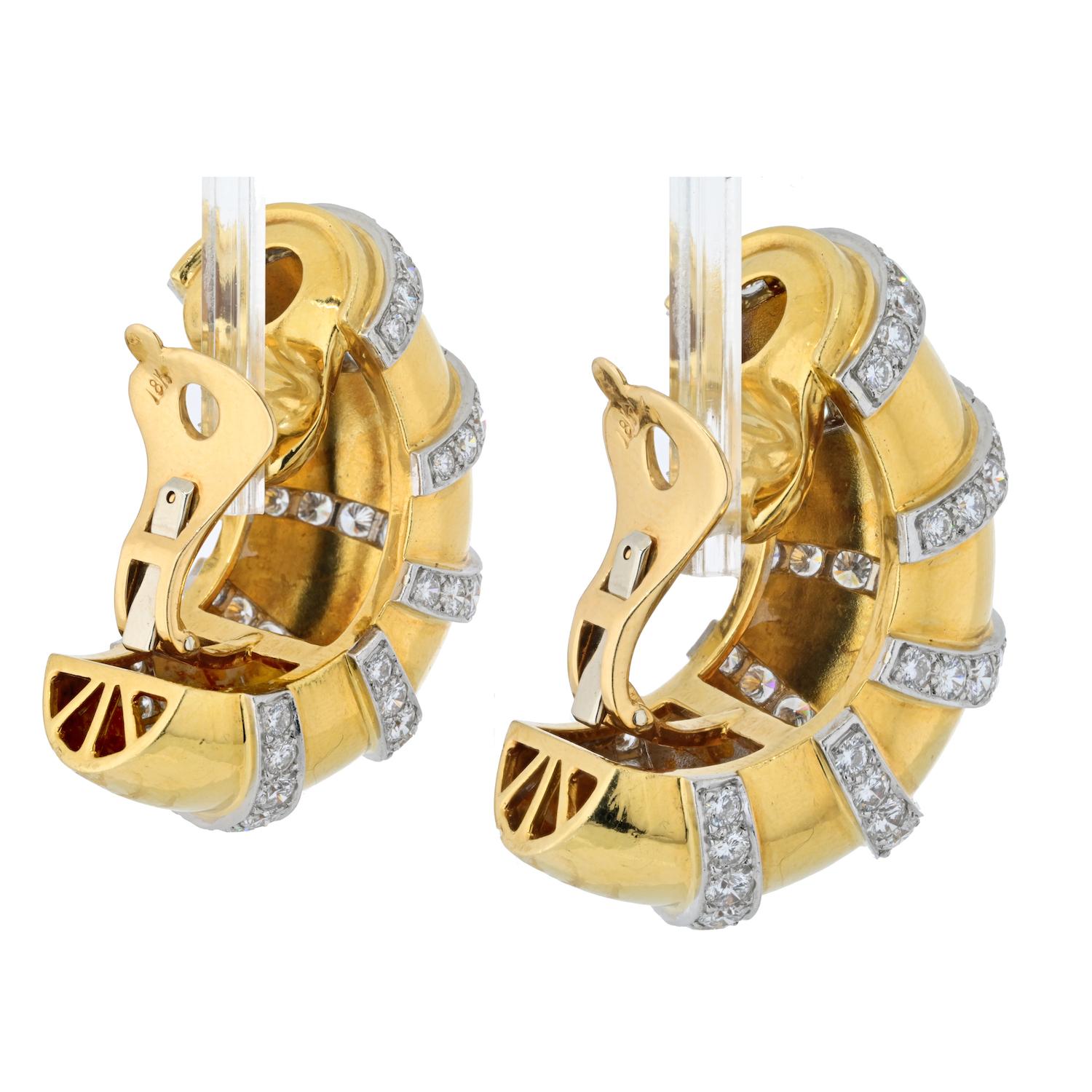 Taille ronde Pendants d'oreilles en or jaune 18 carats et platine avec diamants de 11,50 carats en vente