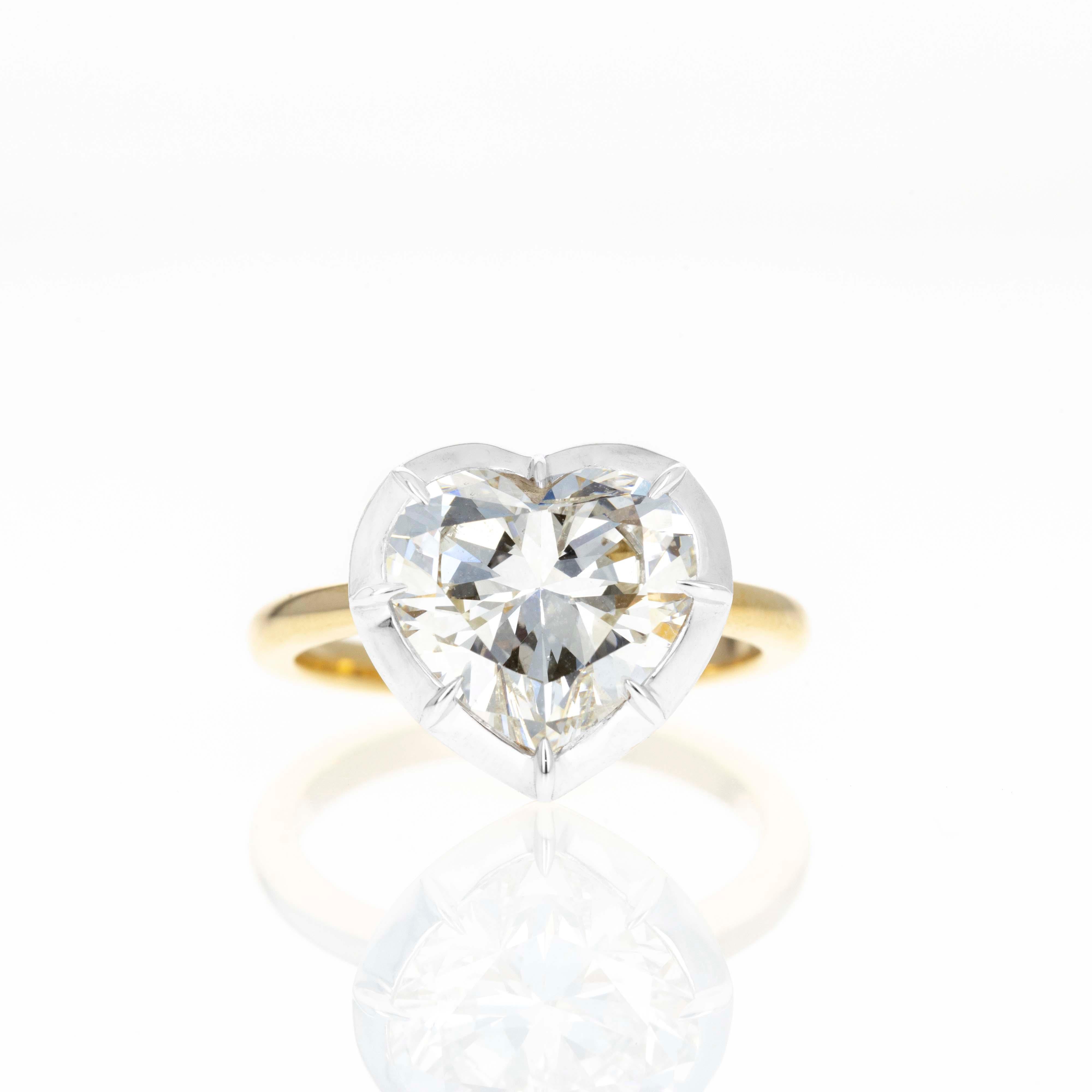 Bague de fiançailles en or jaune 18 carats et platine sertie d'un diamant en forme de cœur de 4,14 carats en vente 1