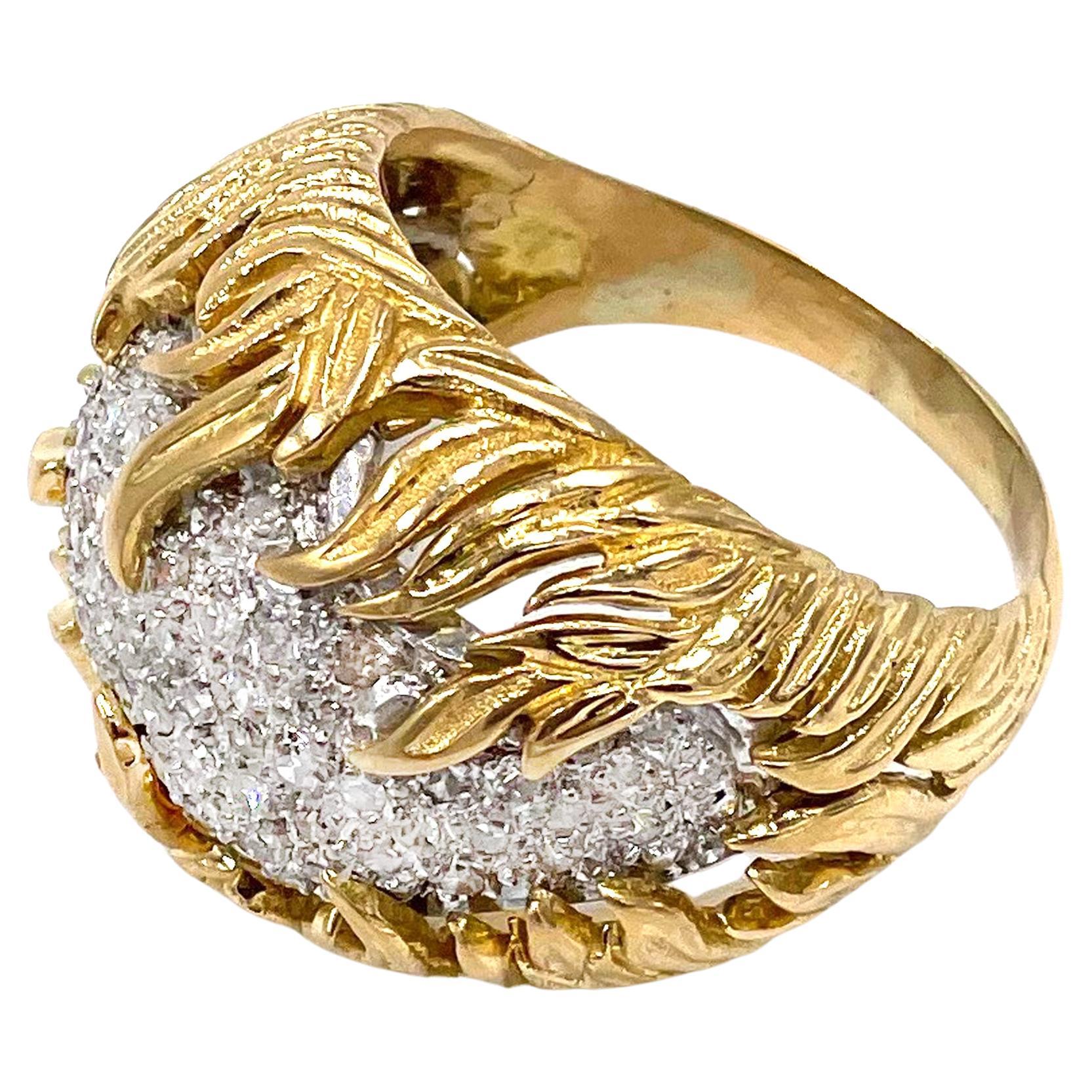 Rechtser Ring aus 18 Karat Gelbgold und Platin mit Diamantkuppel