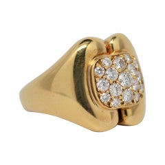 18k Yellow Gold and Round Brilliant Cut Diamond Cluster Ring, 0.87 Carats