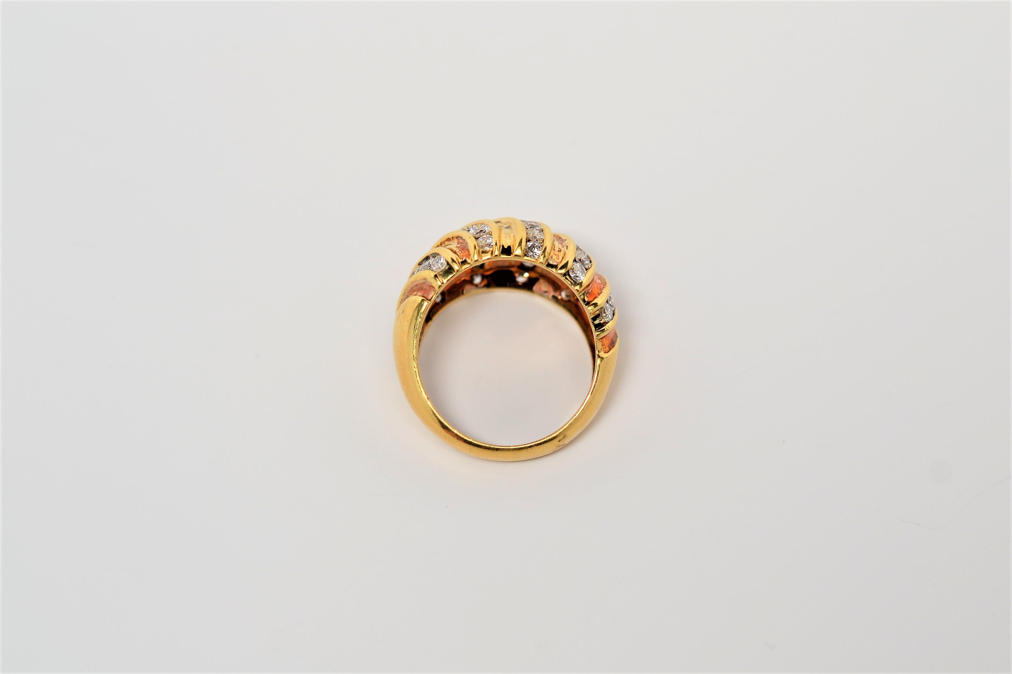 18K Yellow Gold and Round Brilliant Cut Diamond Ring, 1.55 Carats For Sale 3