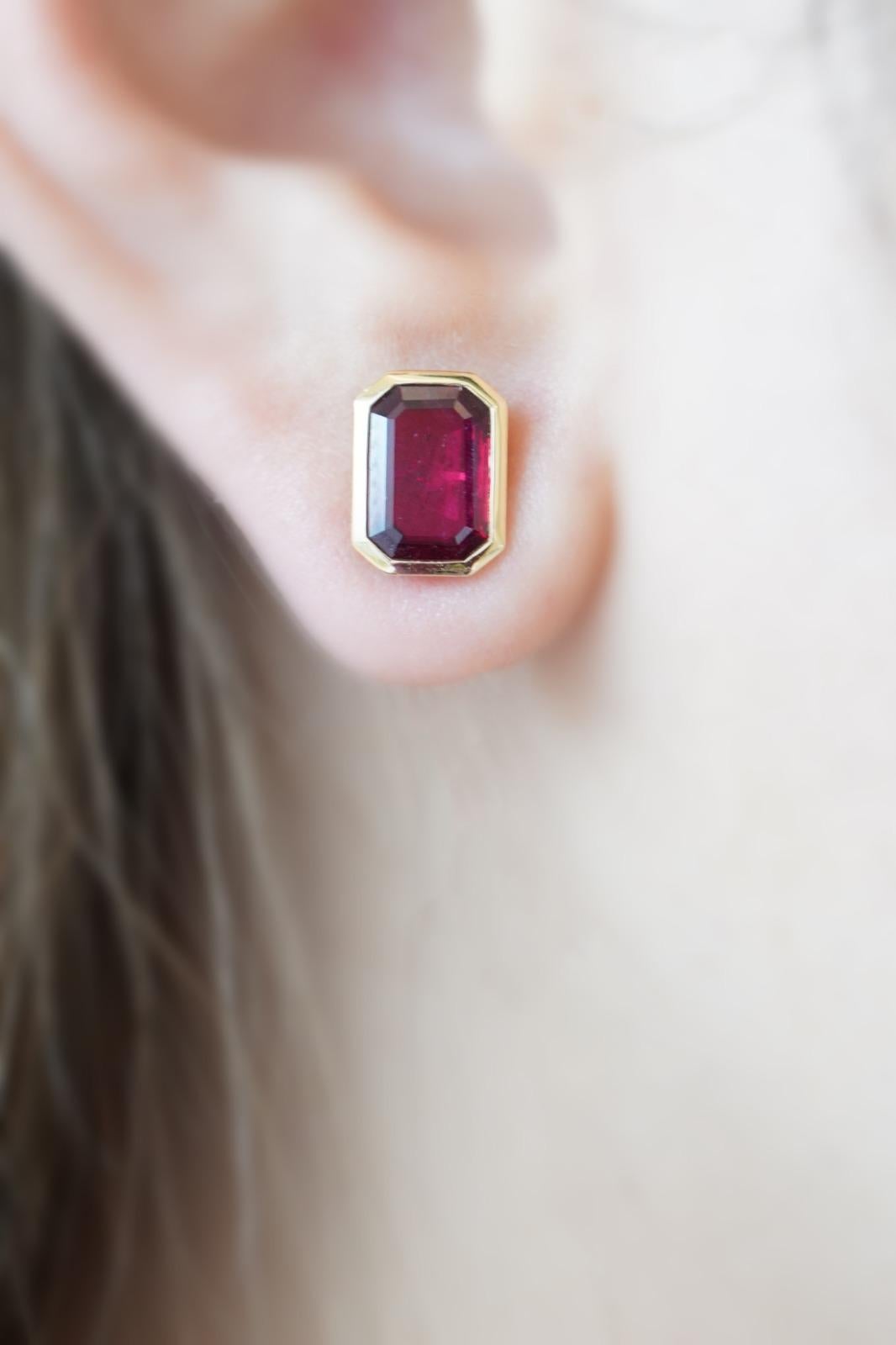 18K yellow gold with natural ruby totaling 3.18 carat 2.15 grams