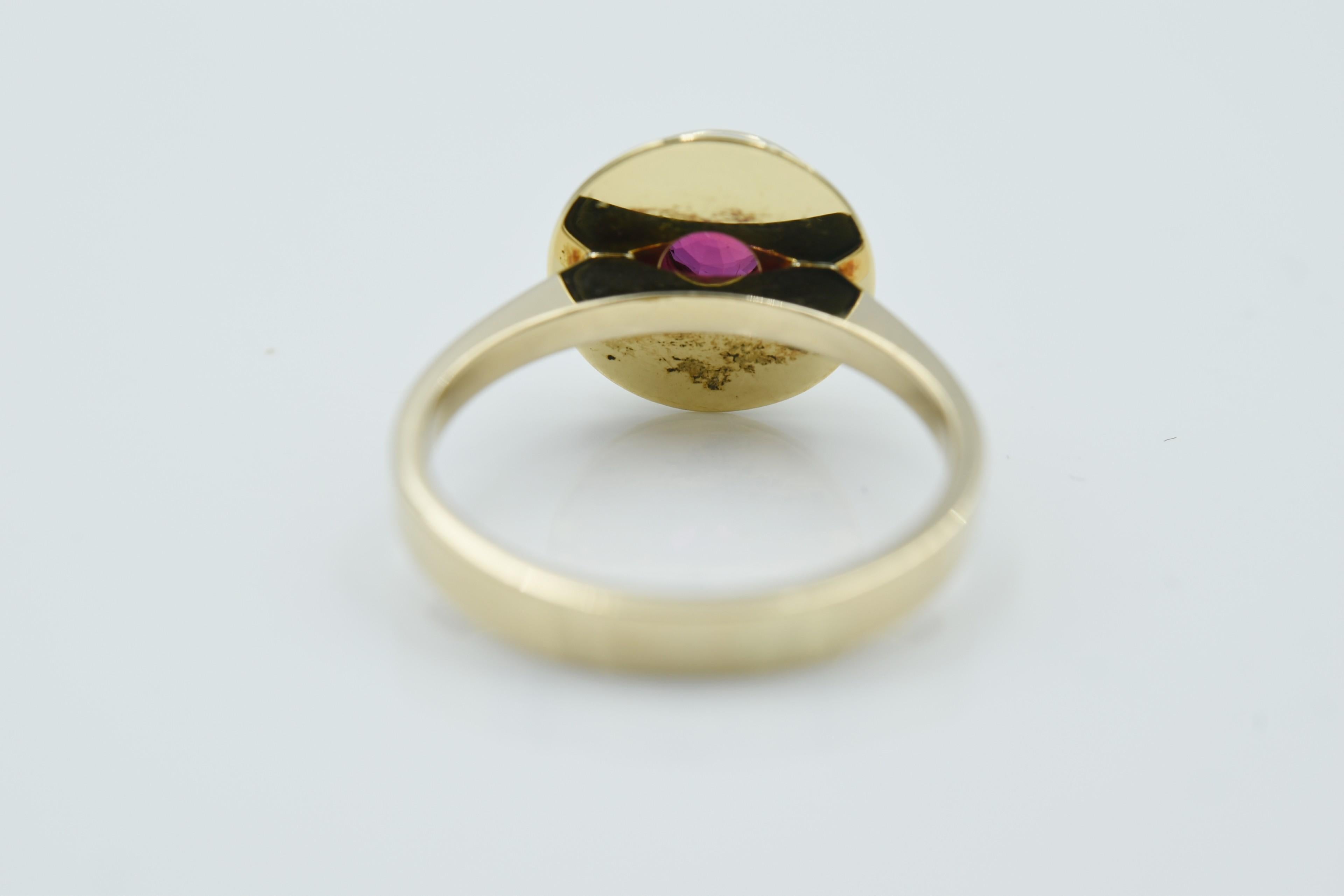 18 Karat Yellow Gold and Ruby Ring For Sale at 1stDibs