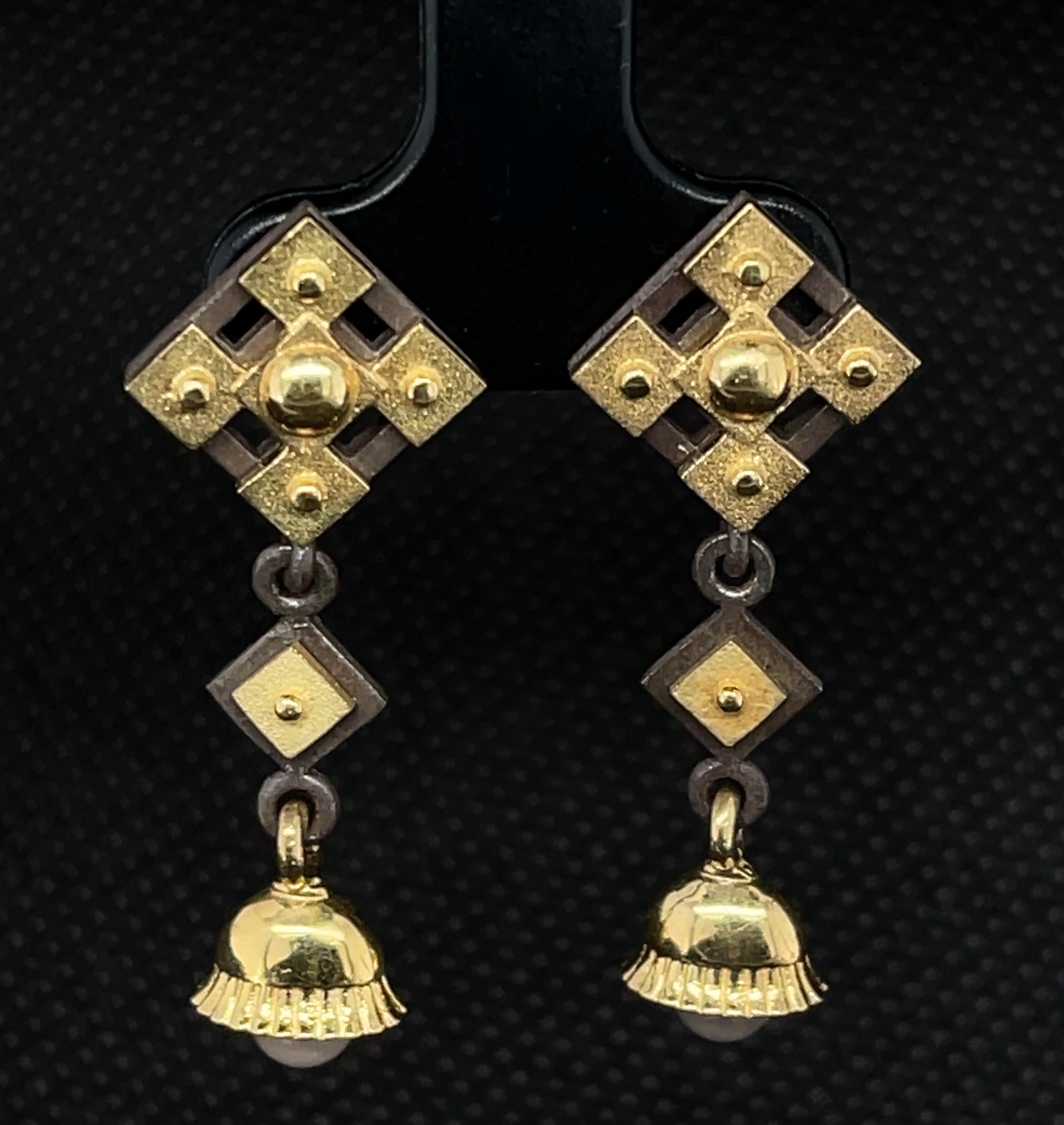 These beautiful earrings are a part of our 