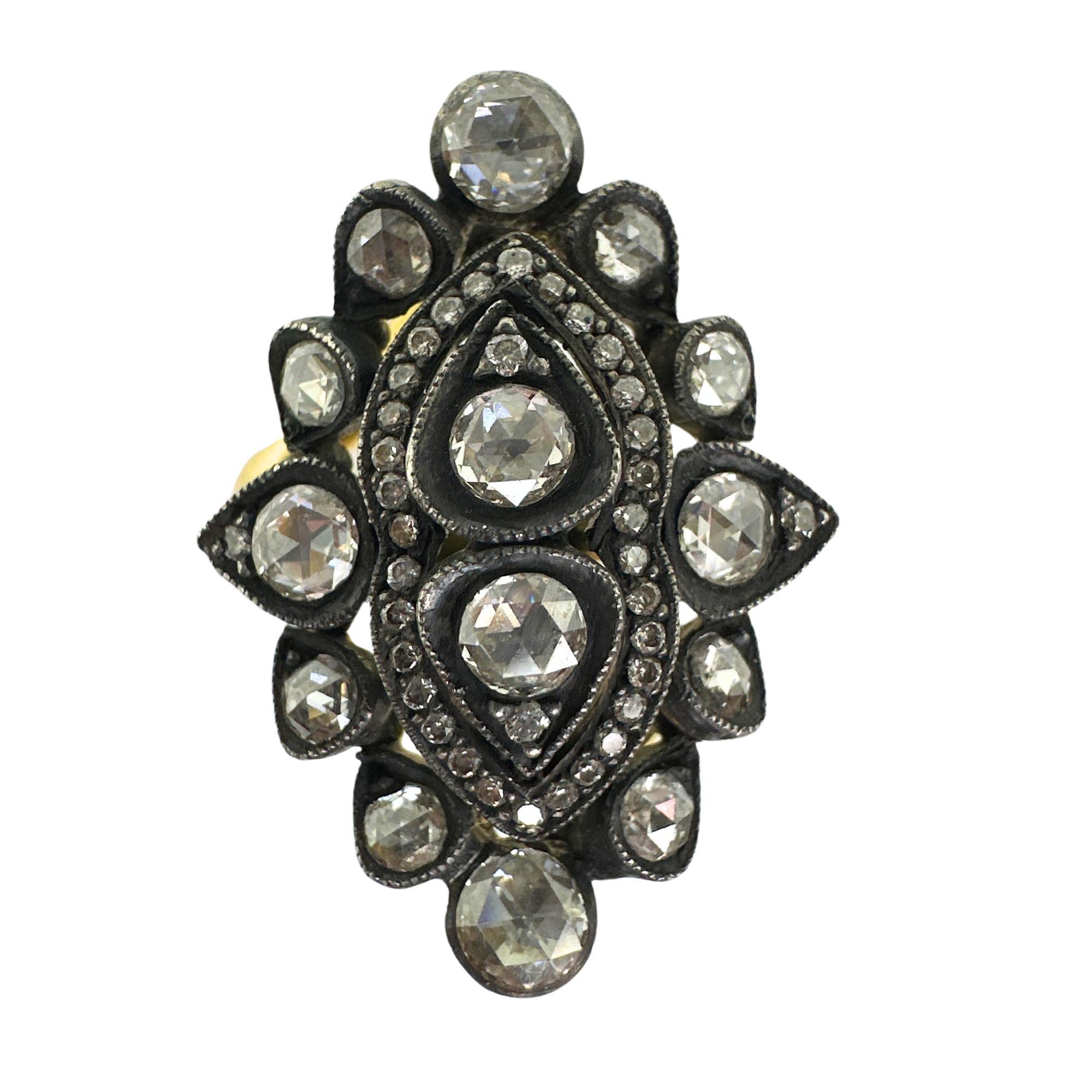 Moderne Bague cocktail en or jaune 18 carats et argent avec diamants taille rose en vente