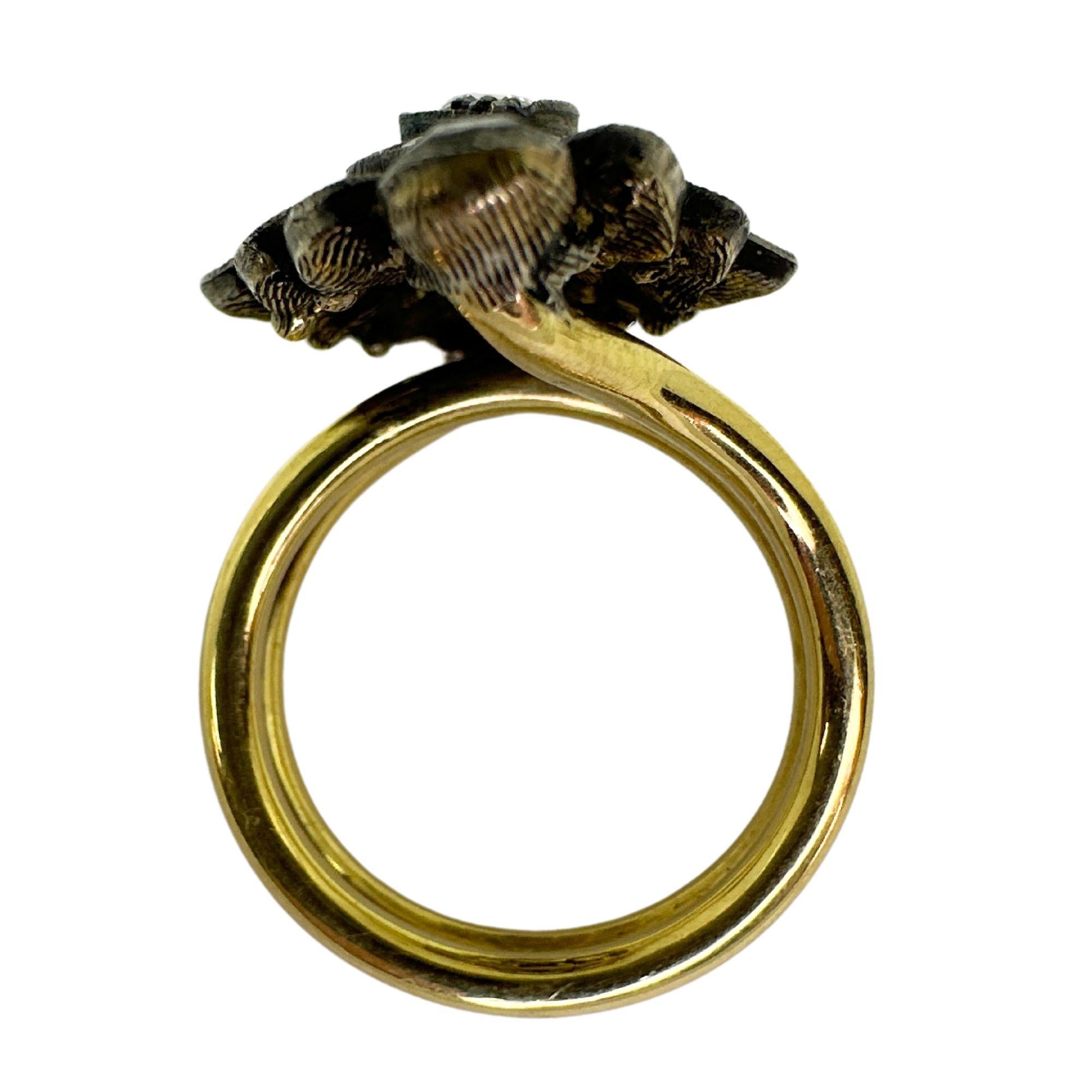 Bague cocktail en or jaune 18 carats et argent avec diamants taille rose Bon état - En vente à New York, NY
