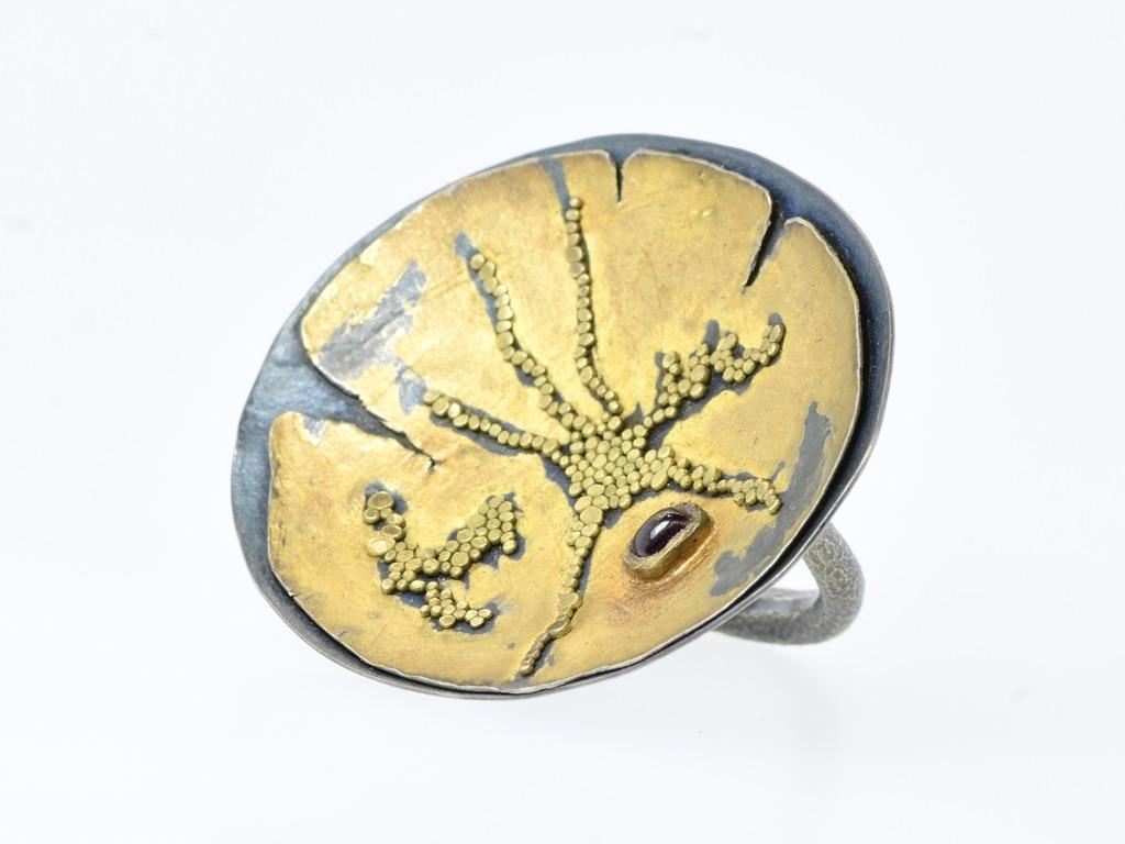 18K yellow gold applied on oxidized sterling silver, this large and quite unusual ring is by the accomplished goldsmith Harold O'Conner, whose work is very collected today.  Marked on the verso 750 for 18K yellow gold and 925 for sterling silver,