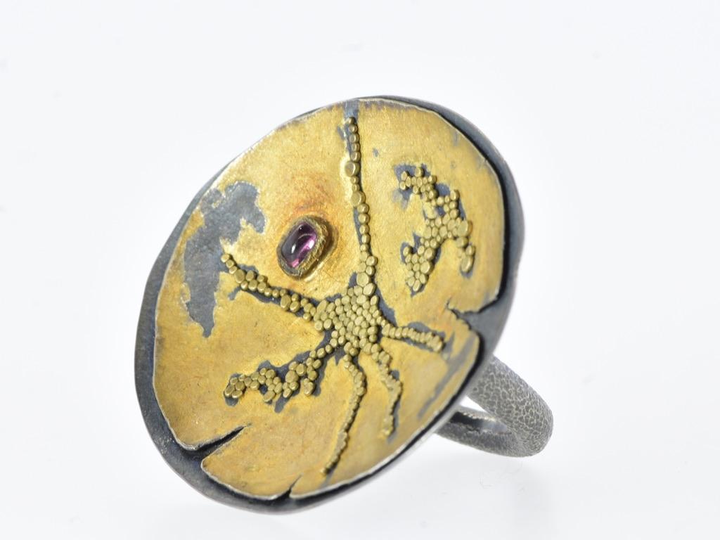 18K Yellow Gold and Sterling Silver Modernist ring by Harold O'Connor, c. 2000 In Excellent Condition For Sale In Aspen, CO