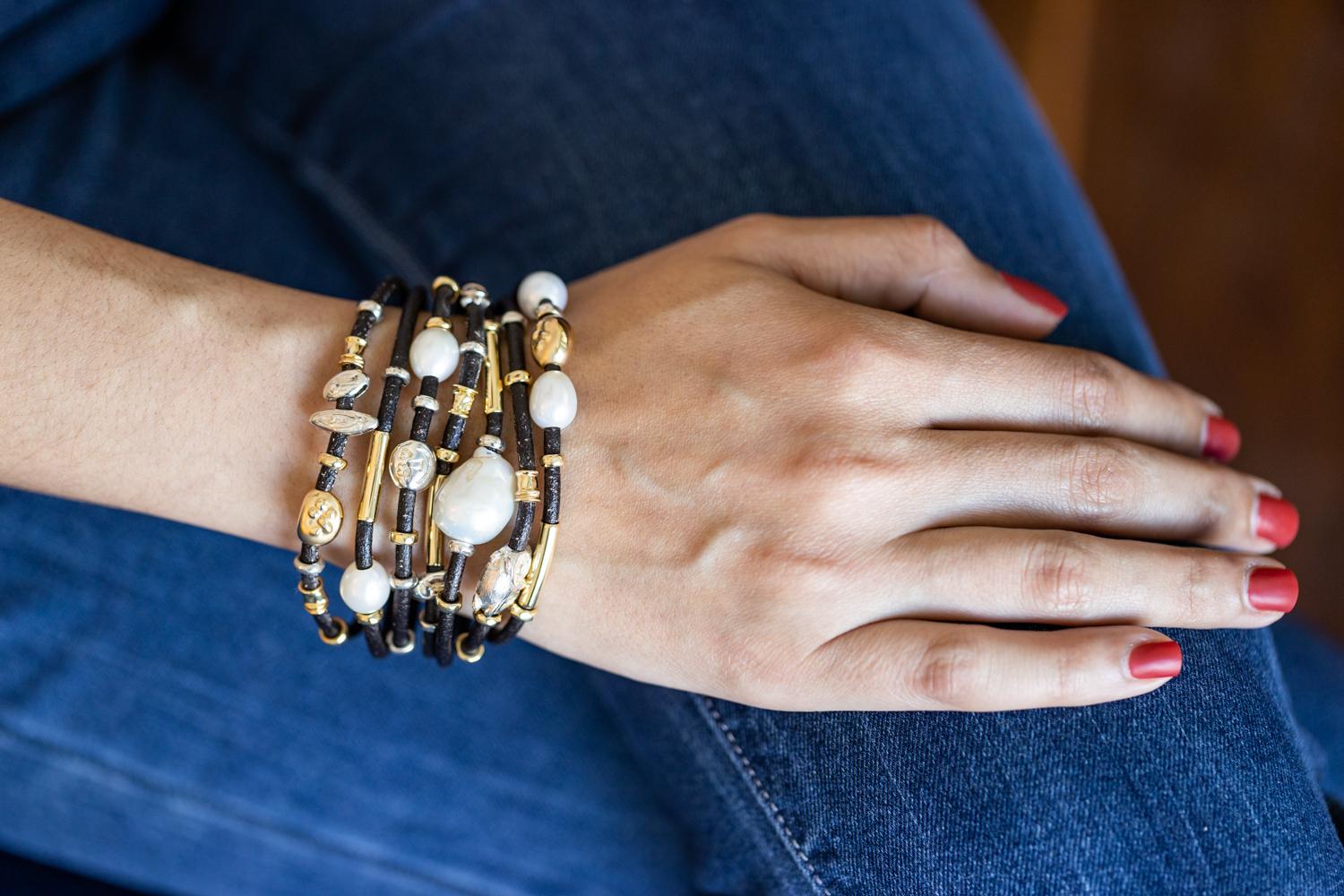 Modern 18K Yellow Gold and Sterling Silver Seven-Strand Bracelet with Freshwater Pearls For Sale