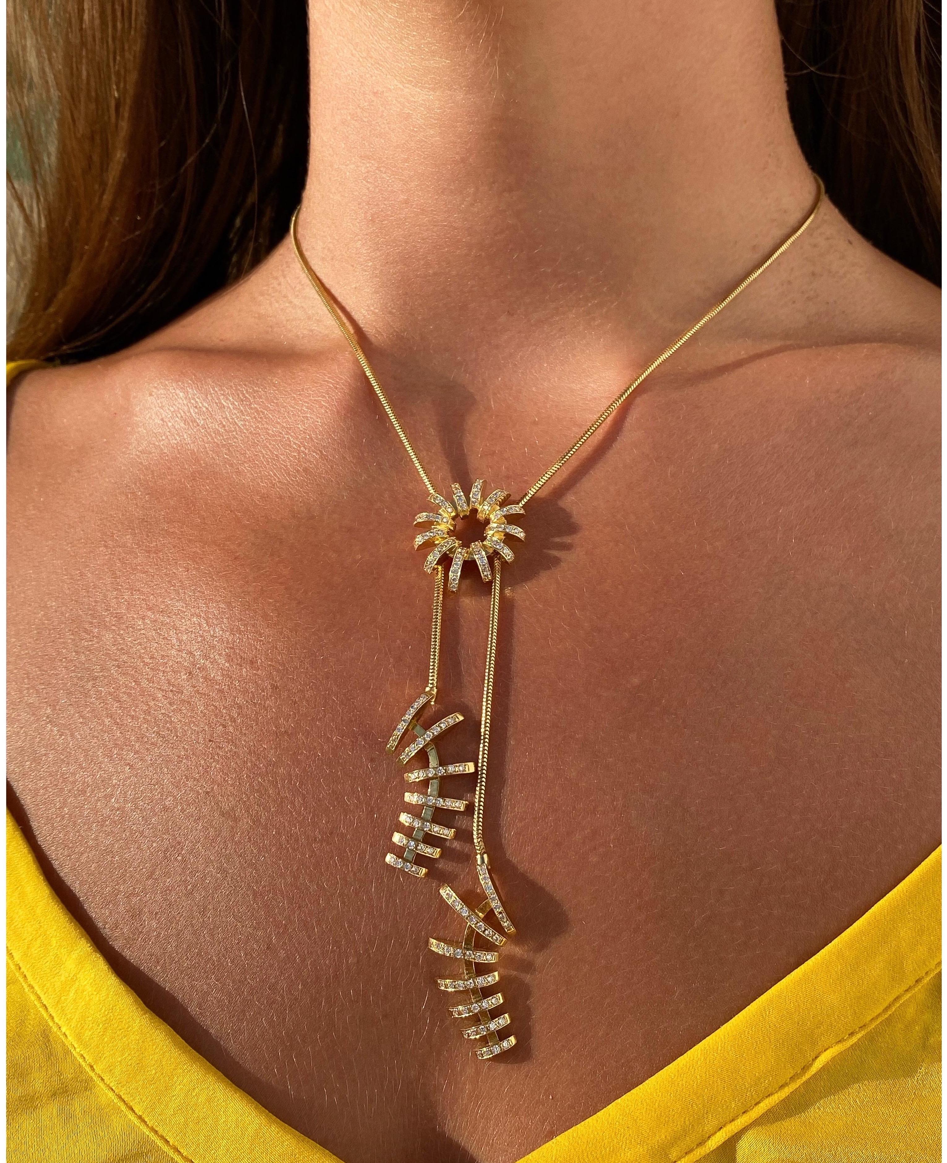 Maria Kotsoni- Zeitgenössische Sautoir-Halskette aus 18 Karat Gelbgold mit weißen Diamanten,  im Angebot 2