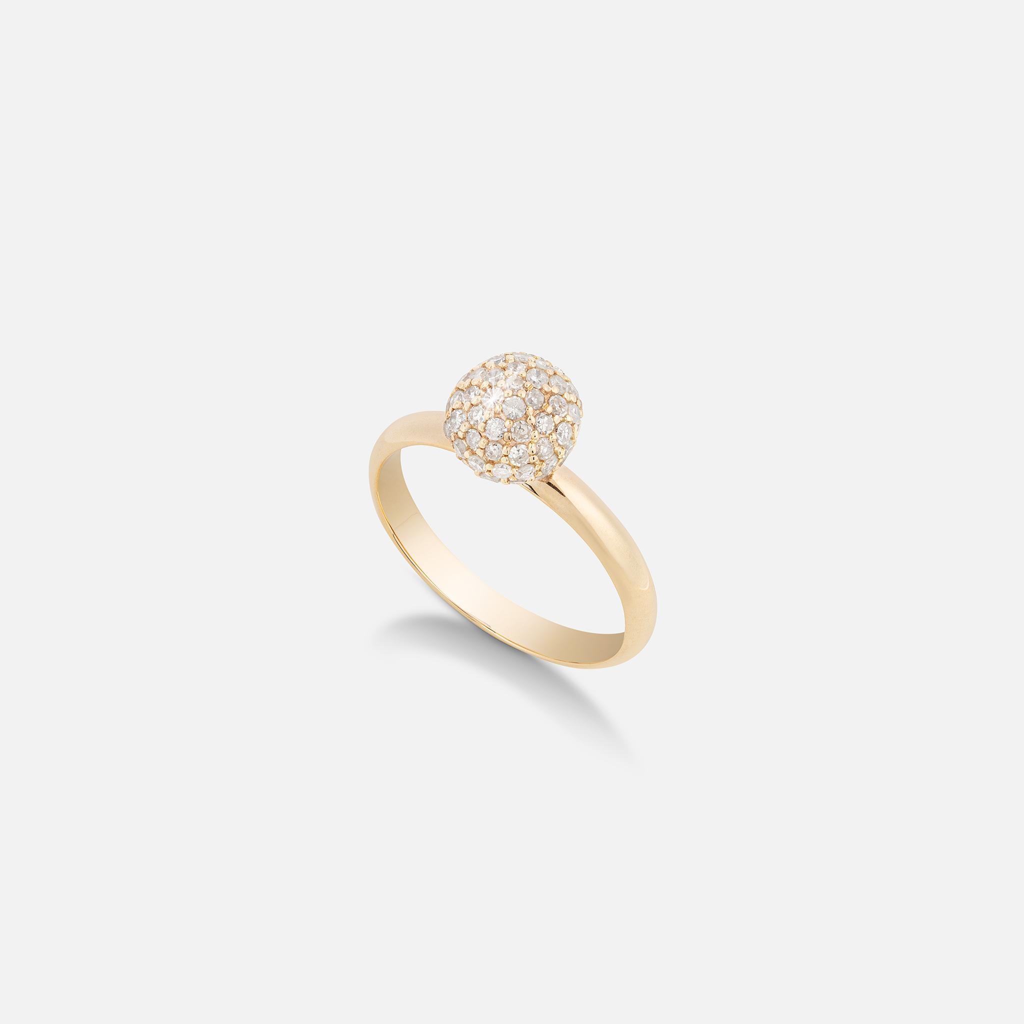 Brilliant Cut 18K Yellow Gold and White Gold Diamond Pavé Ring Set - US 8 For Sale