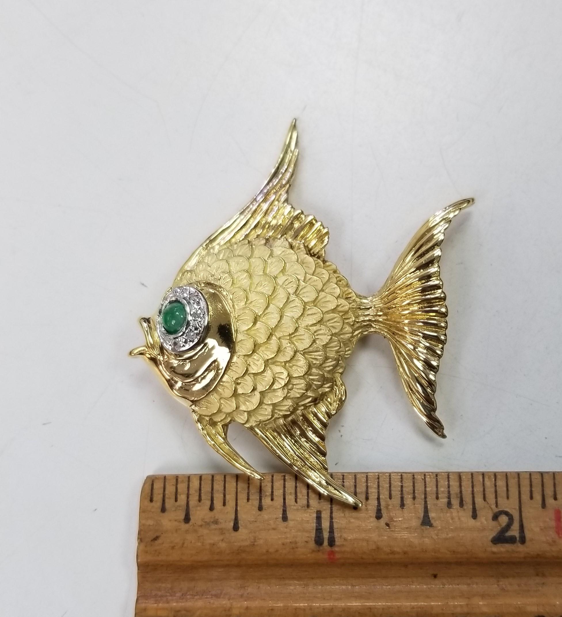 Round Cut 18K Yellow Gold Angel Fish With Diamonds and Emerald  Brooch For Sale