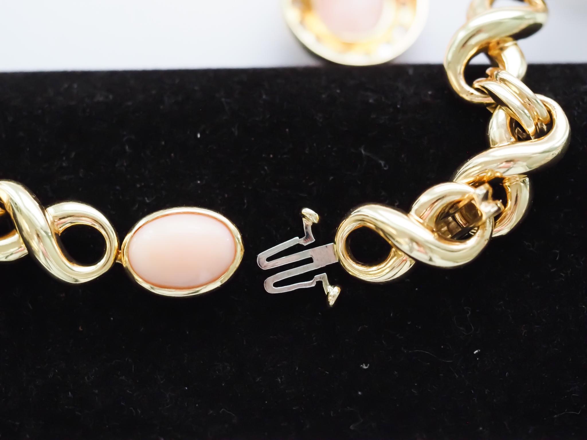 18K Yellow Gold Angel Skin Coral and Diamond Necklace For Sale 2