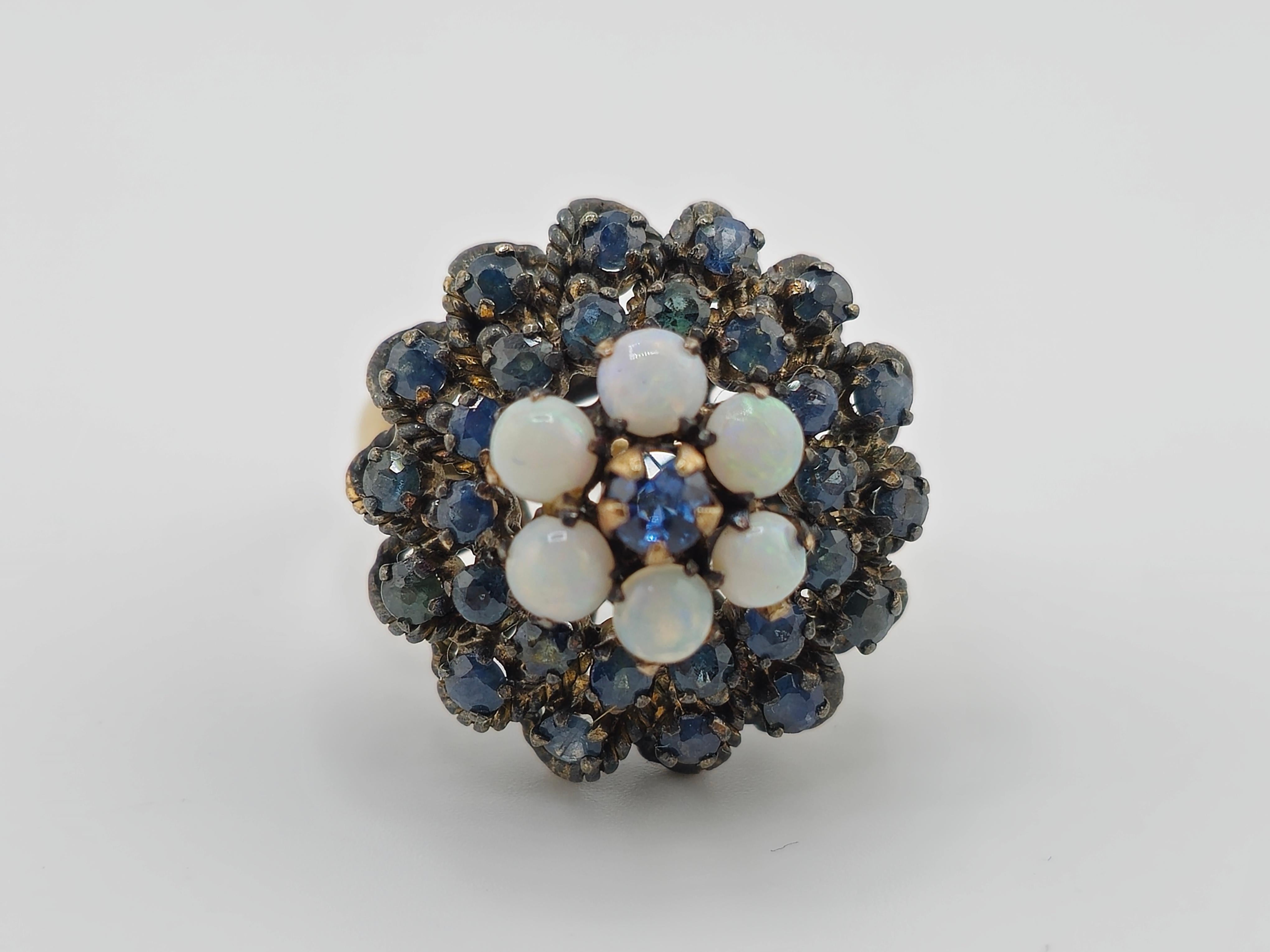 Round Cut 18K Yellow Gold Antique Sapphire & Opal Ring For Sale