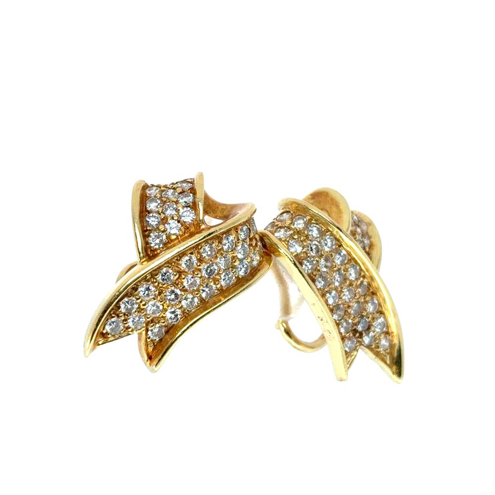 Boucles d'oreilles ruban en or jaune 18 carats avec diamants d'environ 1,17 carat en vente 4
