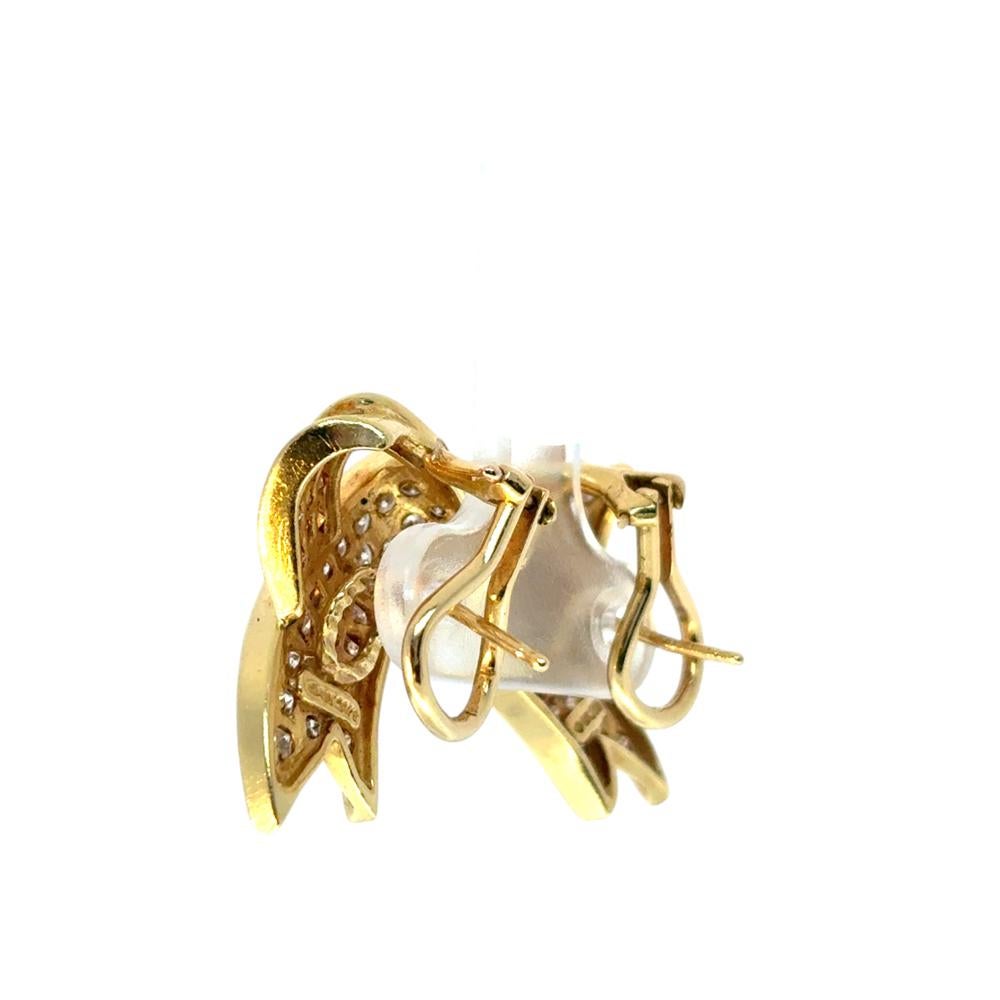 Boucles d'oreilles ruban en or jaune 18 carats avec diamants d'environ 1,17 carat Excellent état - En vente à Boca Raton, FL