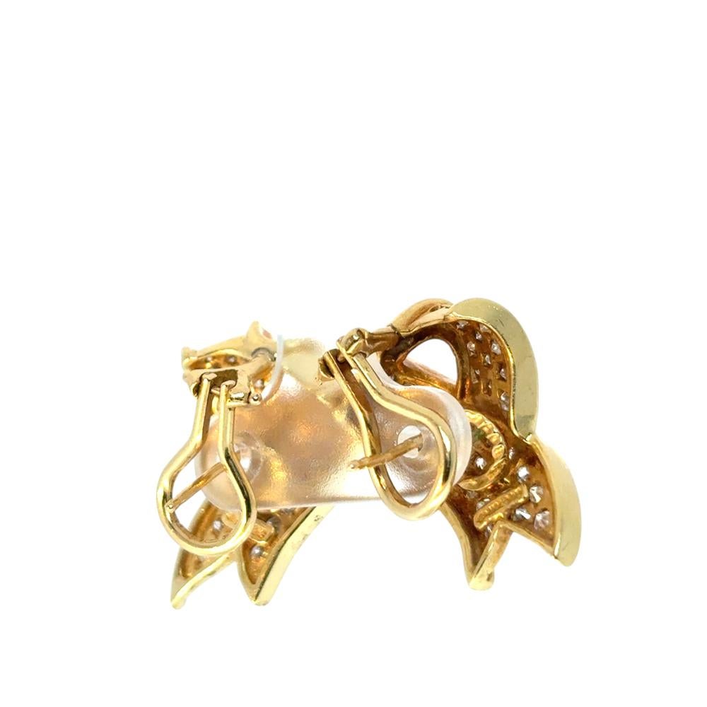 Boucles d'oreilles ruban en or jaune 18 carats avec diamants d'environ 1,17 carat en vente 1