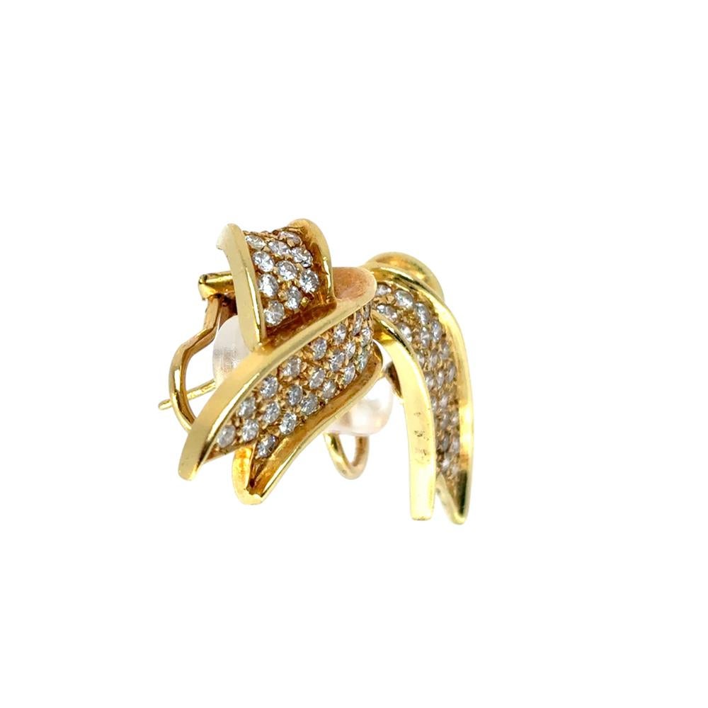 Boucles d'oreilles ruban en or jaune 18 carats avec diamants d'environ 1,17 carat en vente 3