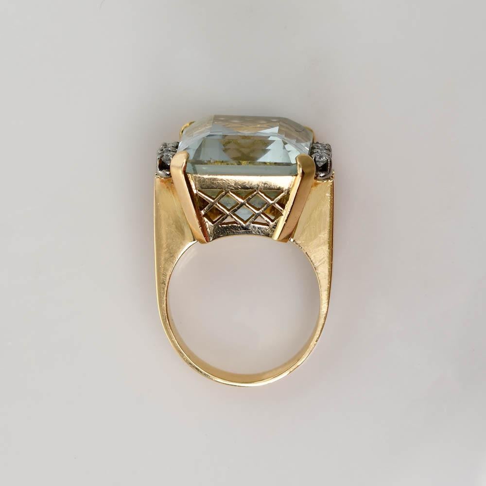 Bague en or jaune 18 carats aigue-marine et diamants Excellent état - En vente à Laguna Beach, CA