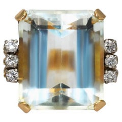 Anillo Aguamarina y Diamante en Oro Amarillo de 18K