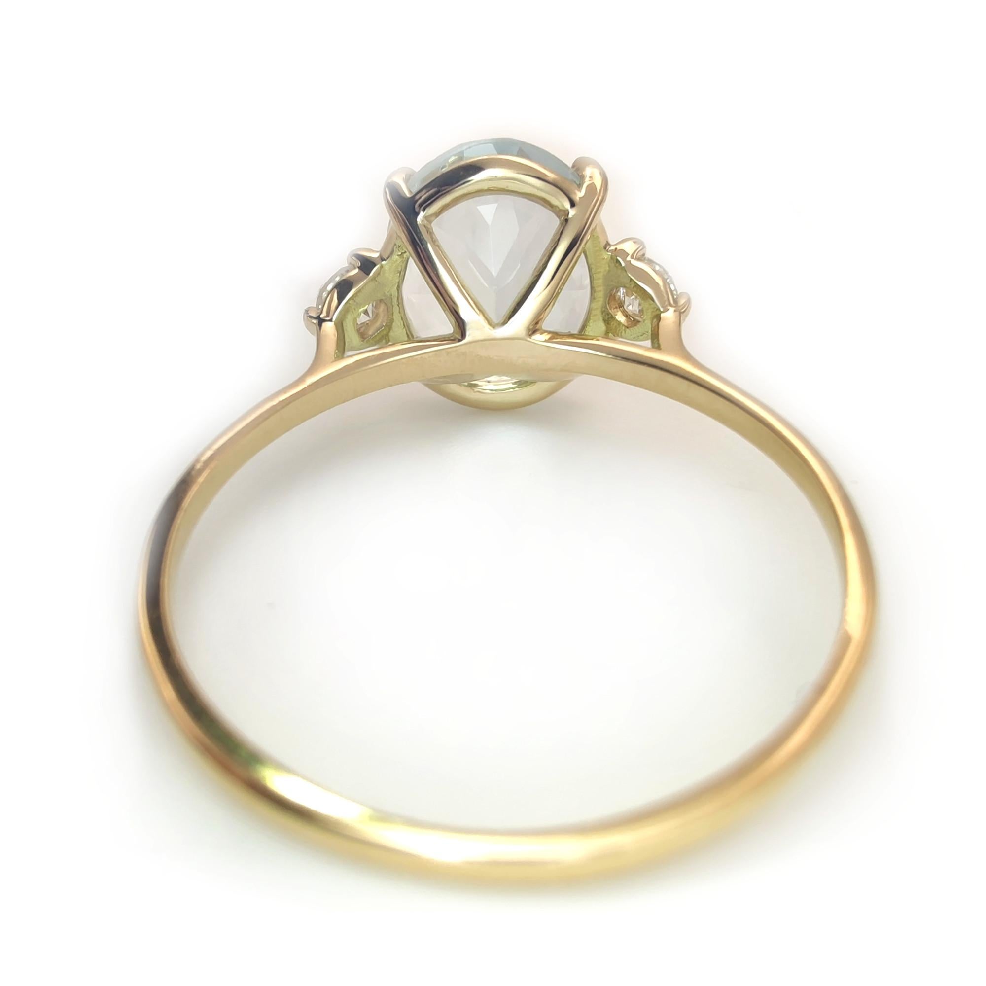 Flash sales - 18K Yellow Gold Aquamarine & Two Diamonds Women's Ring For Sale 3