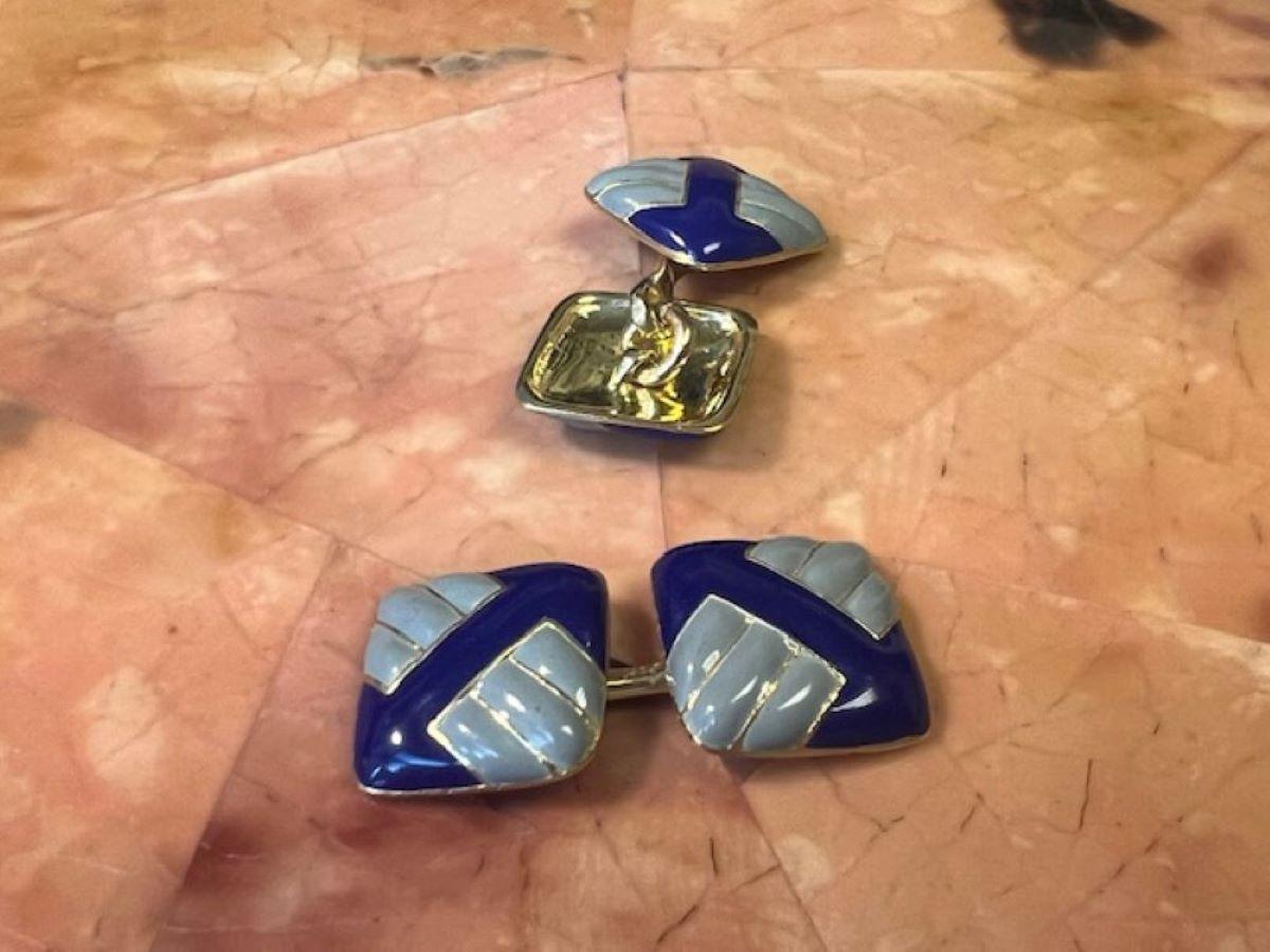Elevate your attire with a touch of sophistication embodied in our double-sided 18K Yellow Gold Cufflinks. Crafted to perfection, these cufflinks feature a unique design with arrows formed by exquisite gray and blue enamel, creating a harmonious