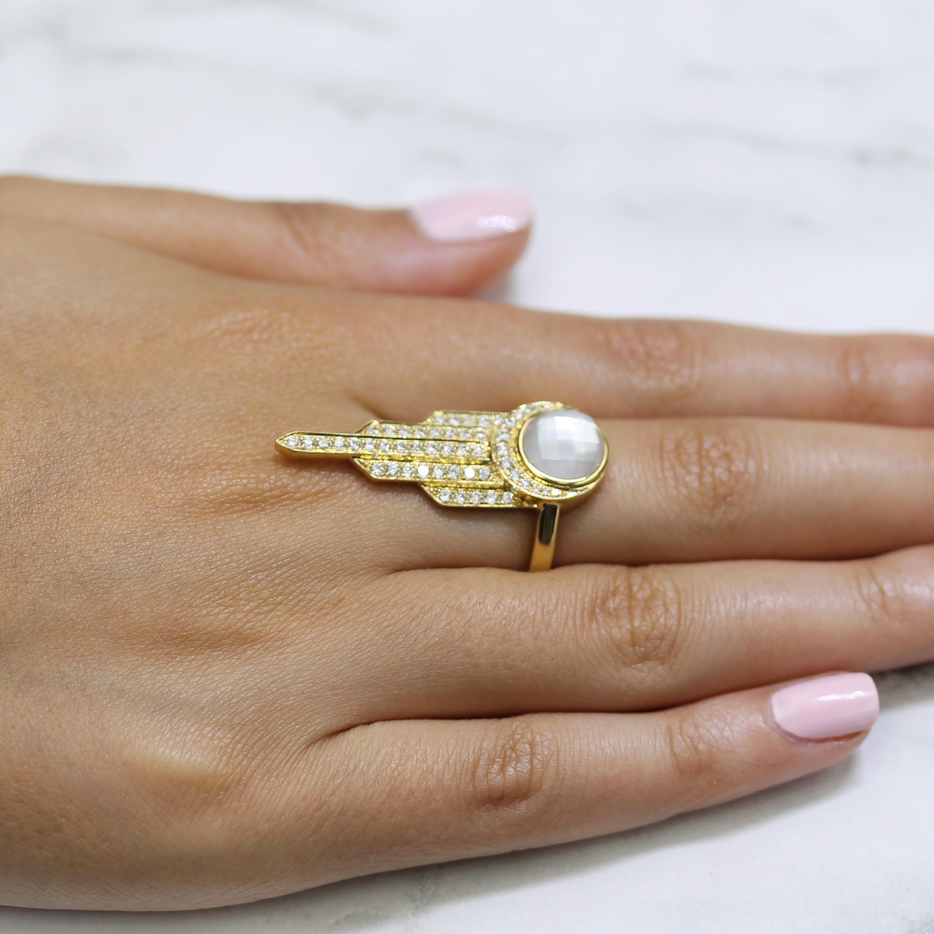 Contemporary 18K Yellow Gold Art Deco Style Cocktail Ring Mother of Pearl Quartz and Diamonds For Sale