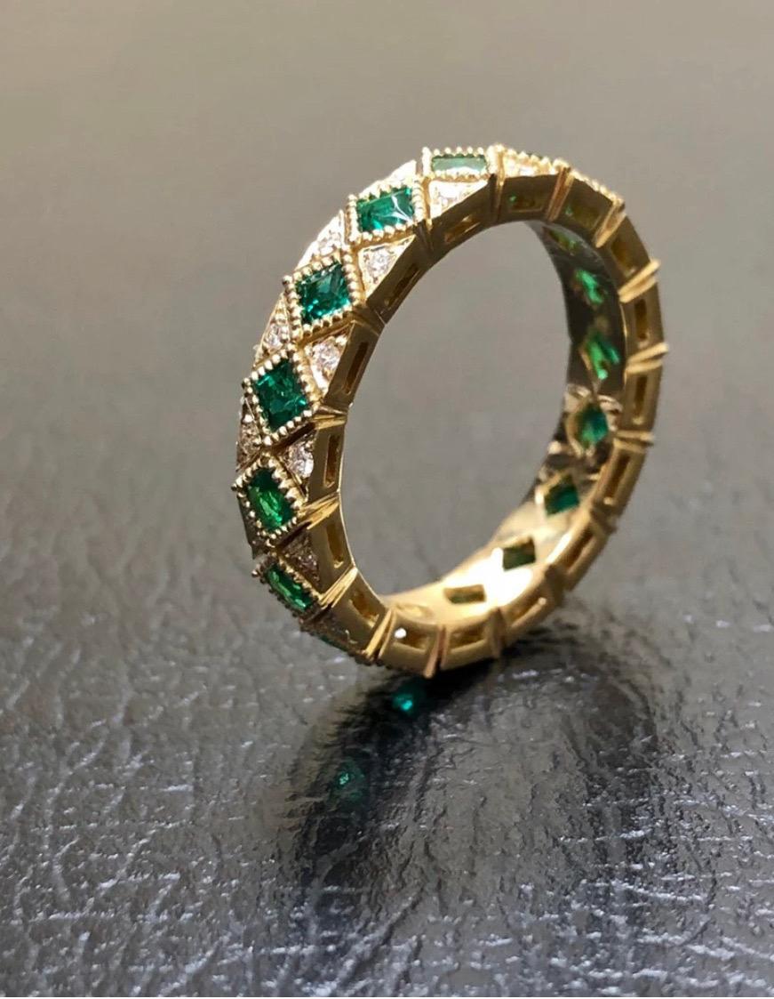 18K Yellow Gold Art Deco Eternity Diamond Princess Cut Emerald Engagement Band  In New Condition For Sale In Los Angeles, CA