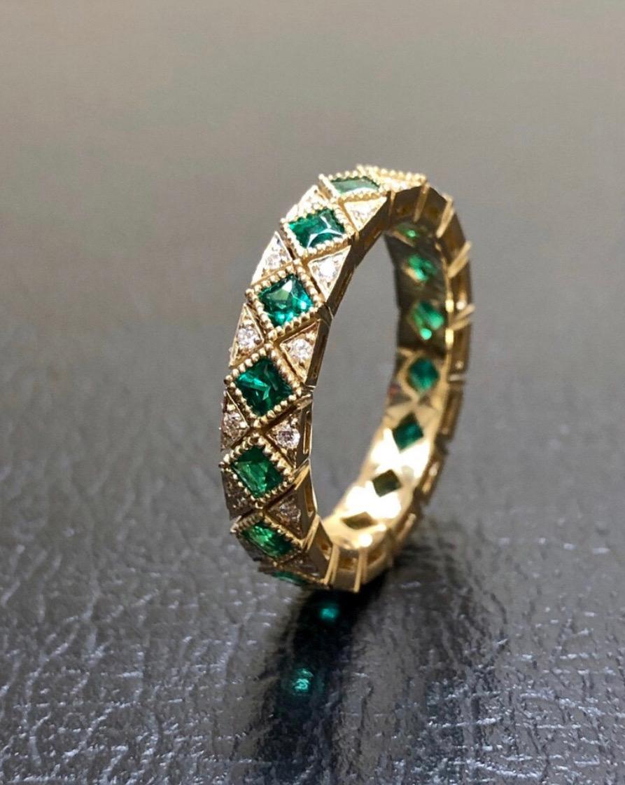Women's 18K Yellow Gold Art Deco Eternity Diamond Princess Cut Emerald Engagement Band  For Sale
