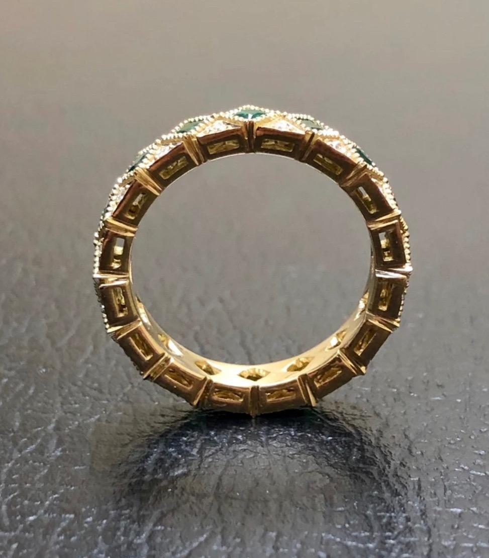 18 Karat Gelbgold Art Deco Eternity Diamant-Verlobungsring mit Smaragd im Prinzessinnenschliff  im Angebot 1