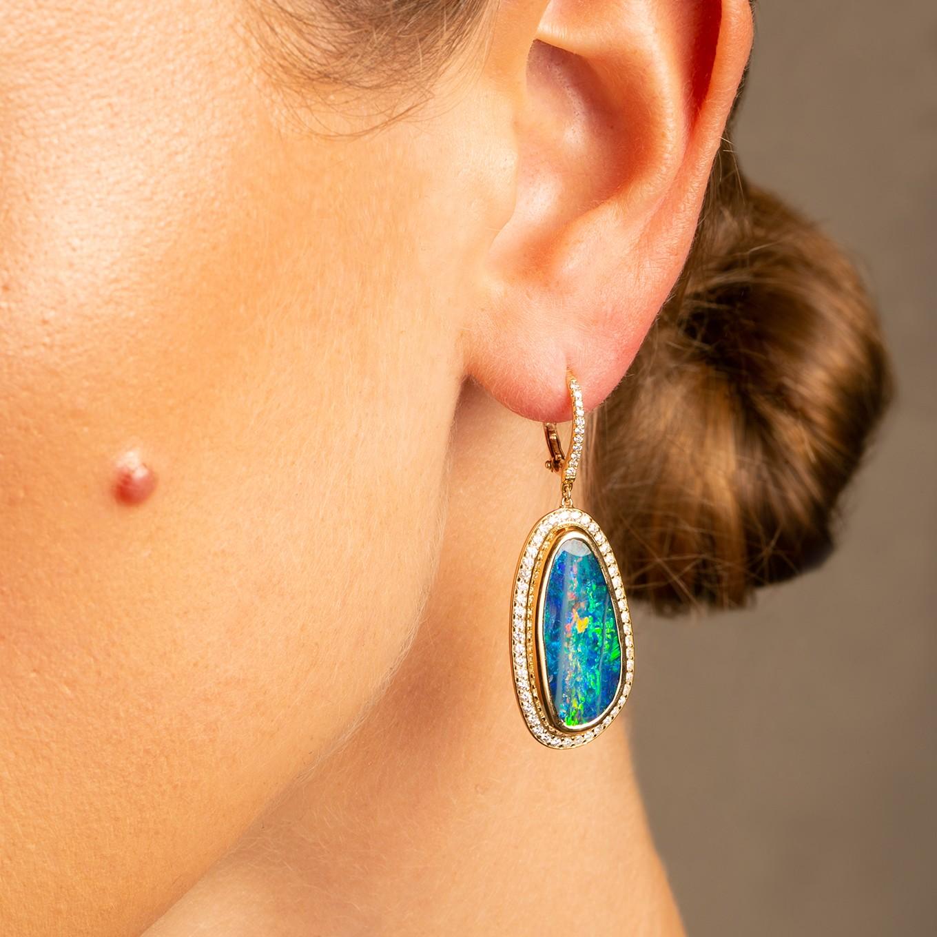 australische Boulder-Opal-Diamant-Ohrringe aus 18 Karat Gelbgold im Angebot 4