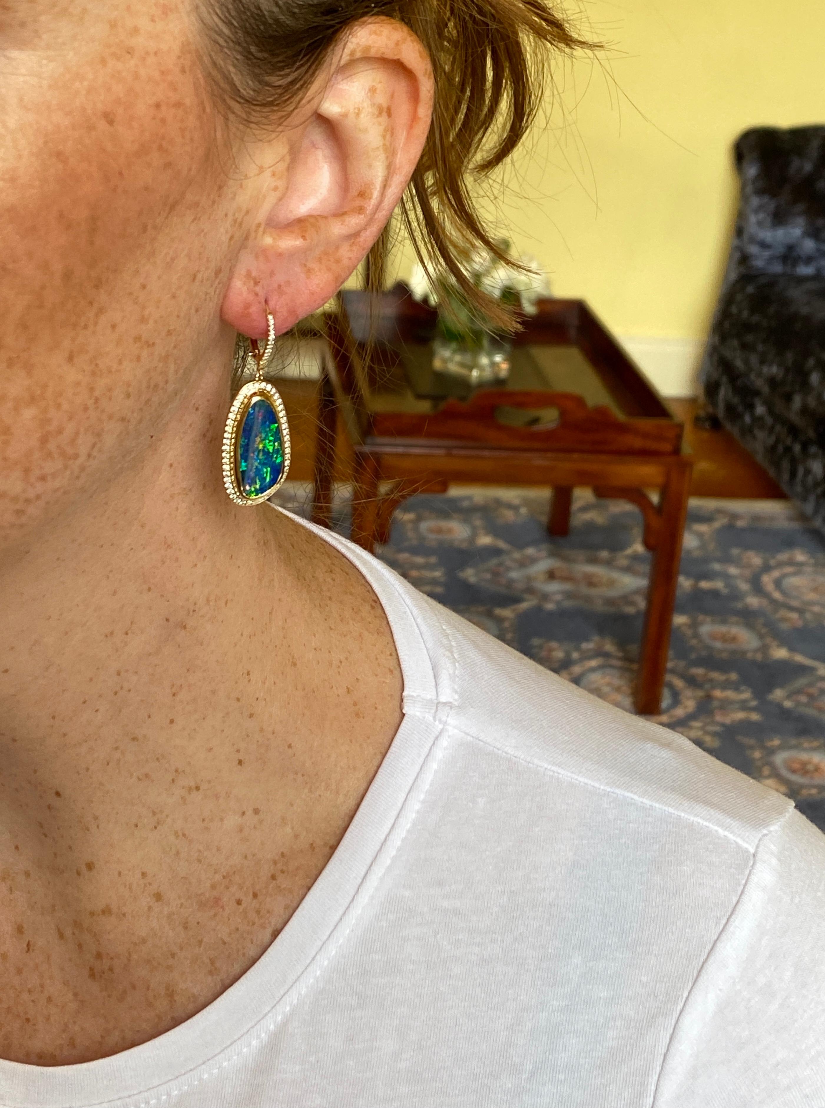 australische Boulder-Opal-Diamant-Ohrringe aus 18 Karat Gelbgold im Angebot 5