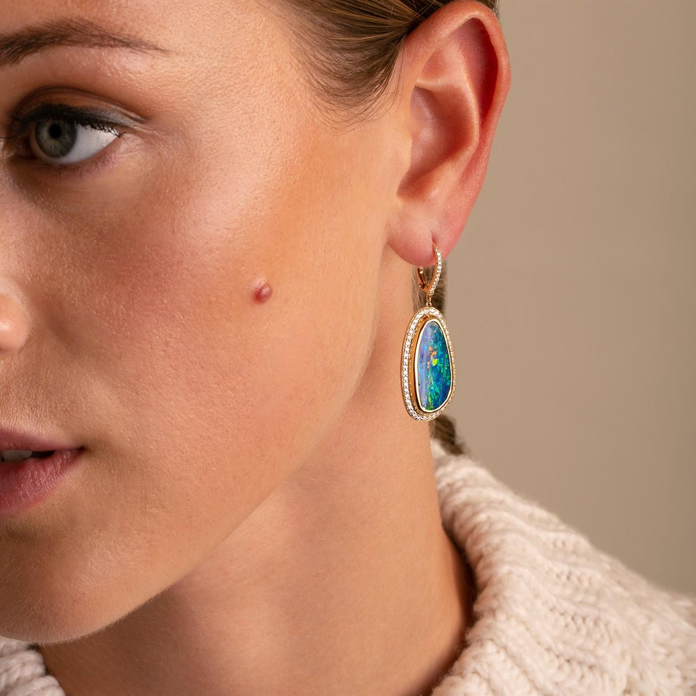 Boucles d'oreilles en or jaune 18 carats avec opale australienne et diamant Pour femmes en vente