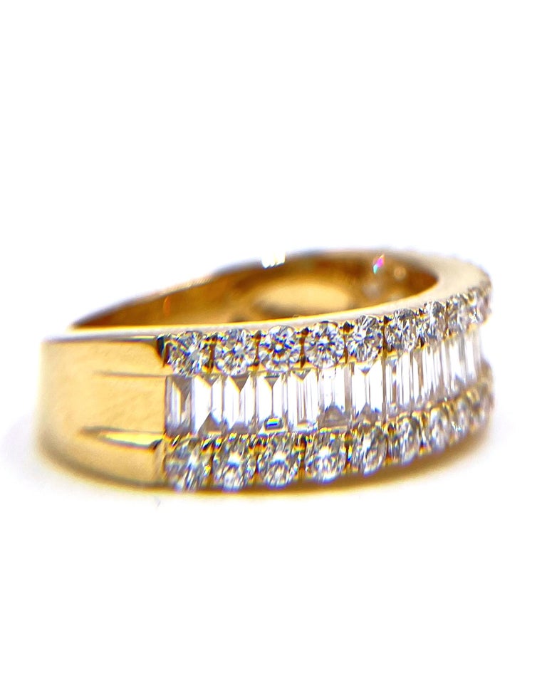 18K Yellow Gold Baguette and Round Diamond Ring For Sale at 1stDibs