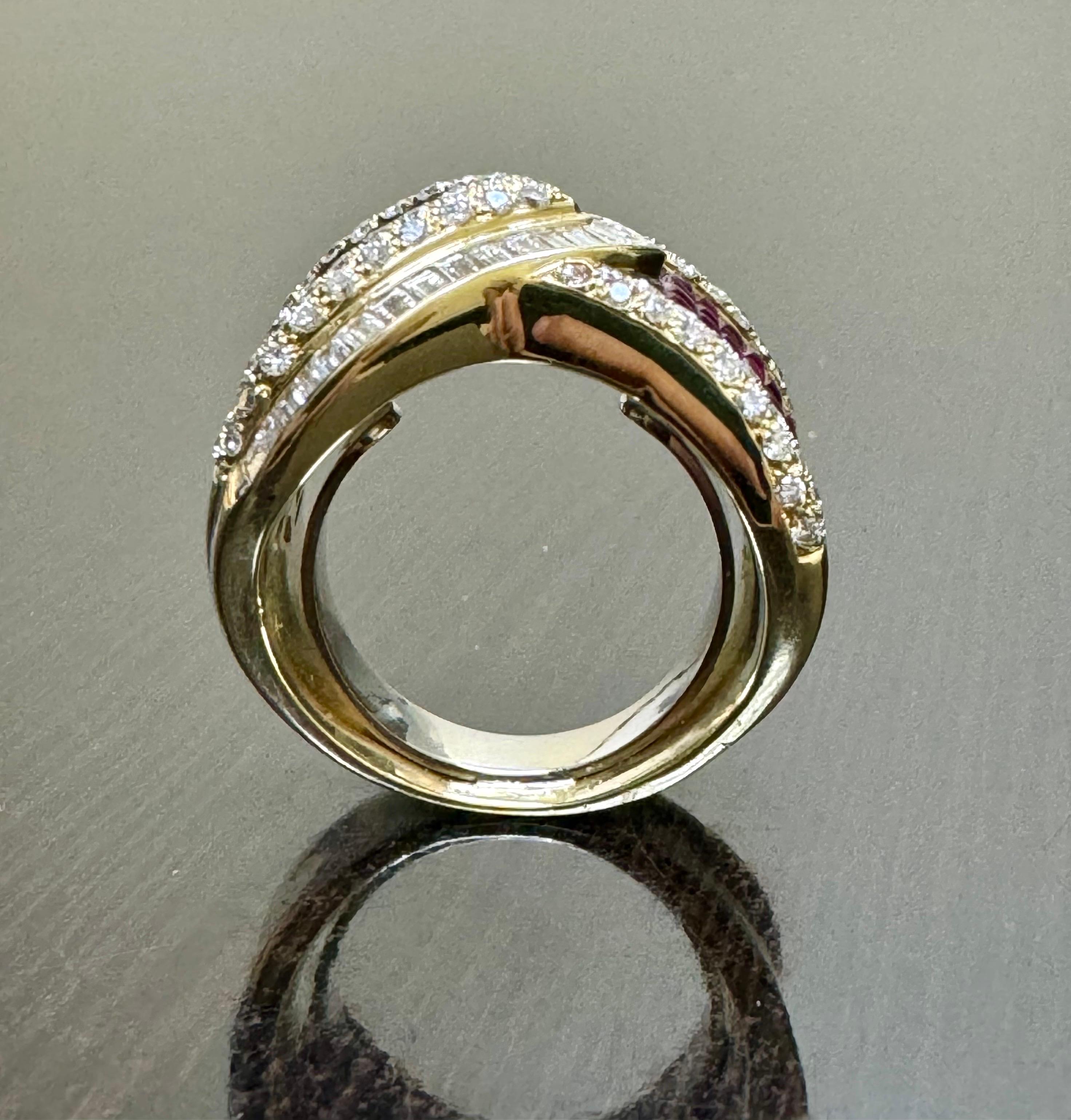 Bague fantaisie en or jaune 18 carats avec diamants baguettes et diamants ronds taille pain de sucre et rubis Neuf - En vente à Los Angeles, CA