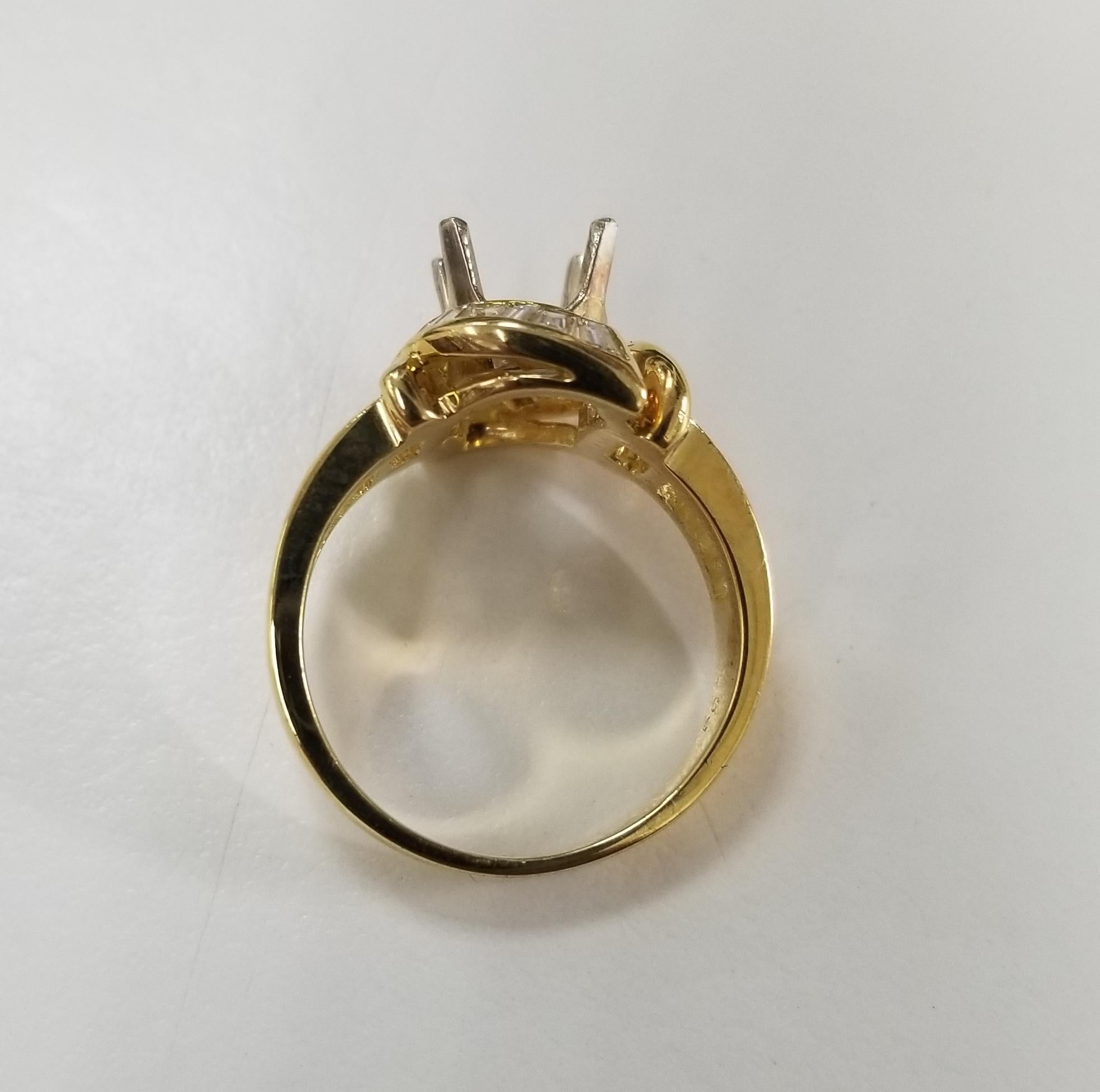 Bague en or jaune 18 carats avec diamant baguette serti en canal Neuf - En vente à Los Angeles, CA