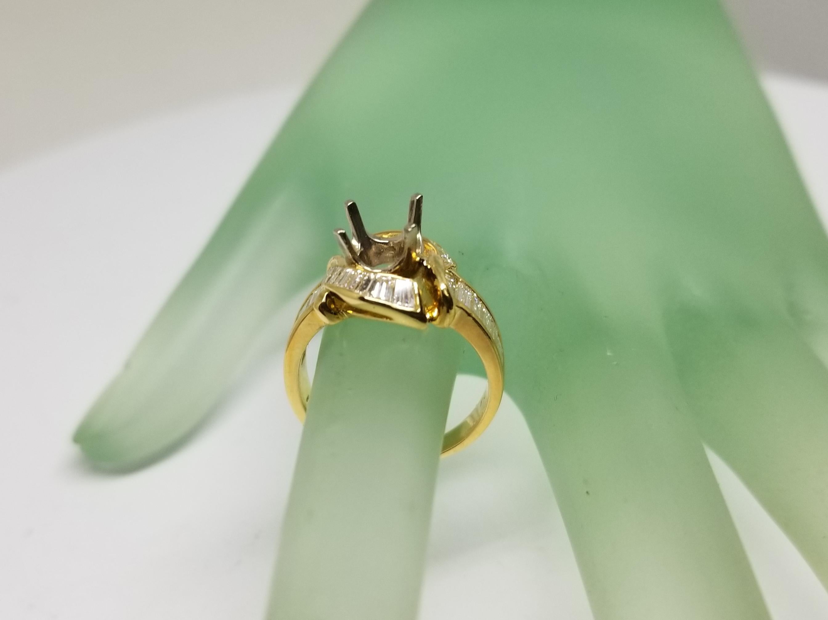 Bague en or jaune 18 carats avec diamant baguette serti en canal en vente 2