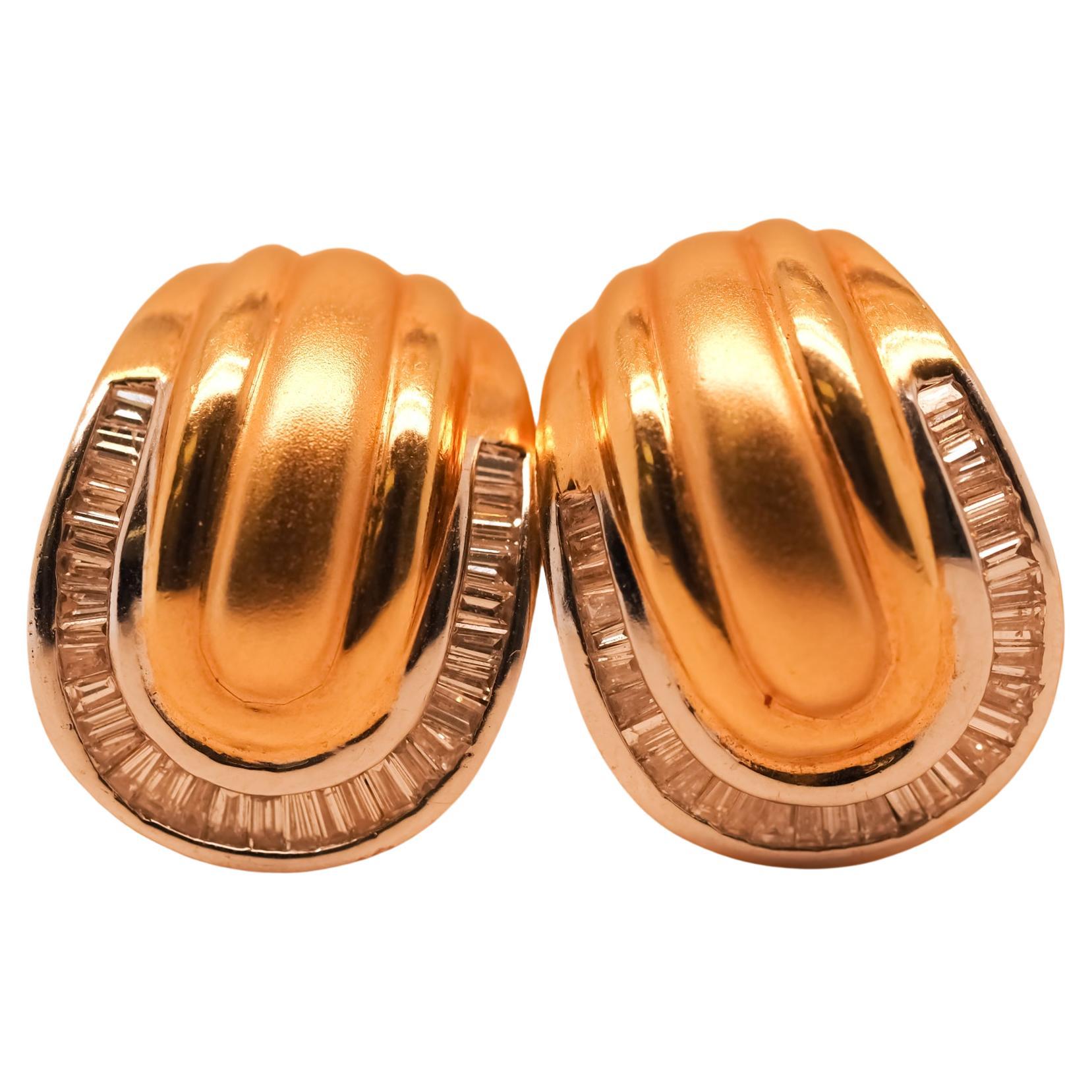 18K Yellow Gold Baguette Curve Diamond Earrings