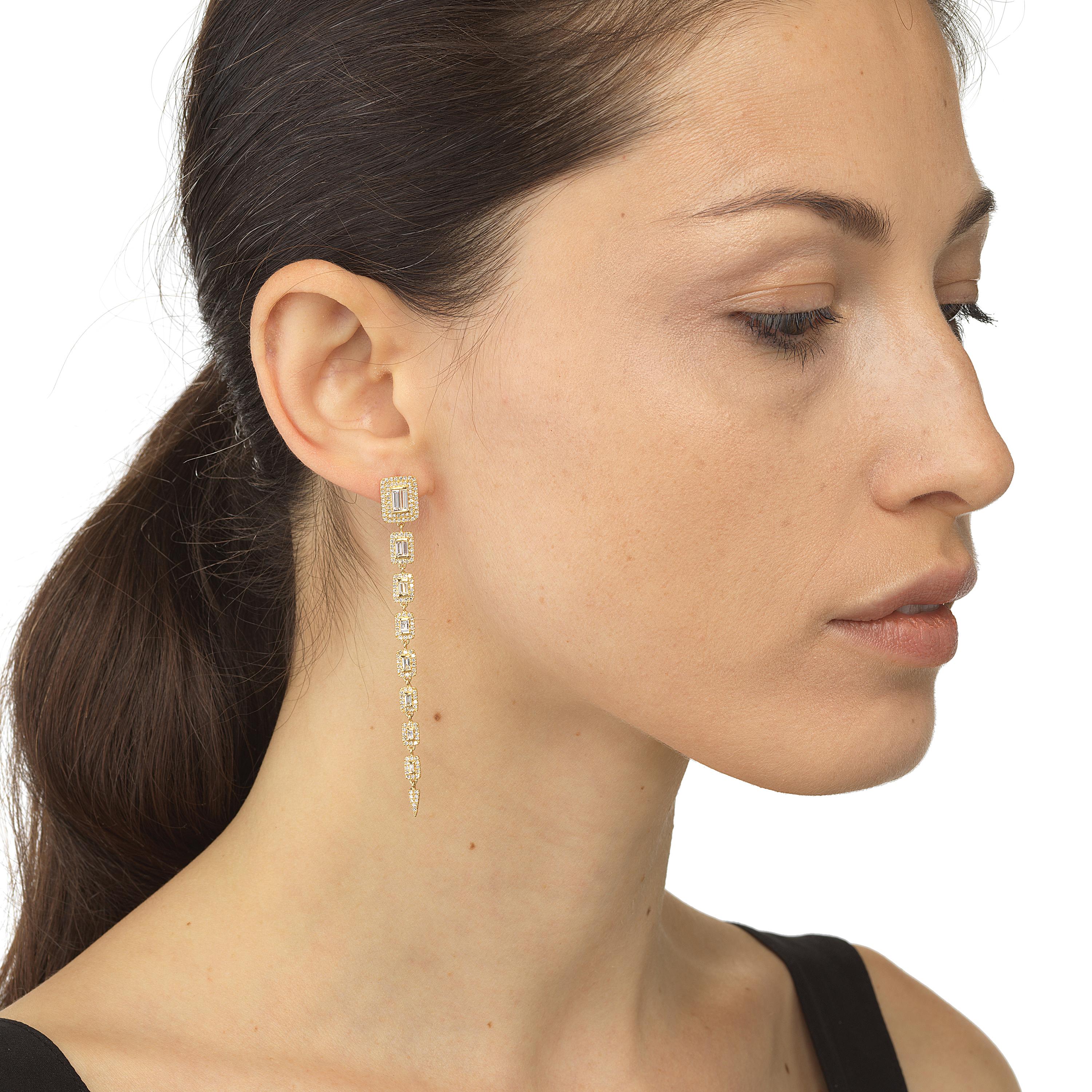 18k Yellow Gold Baguette Diamond Drop Earrings In New Condition In New York, NY