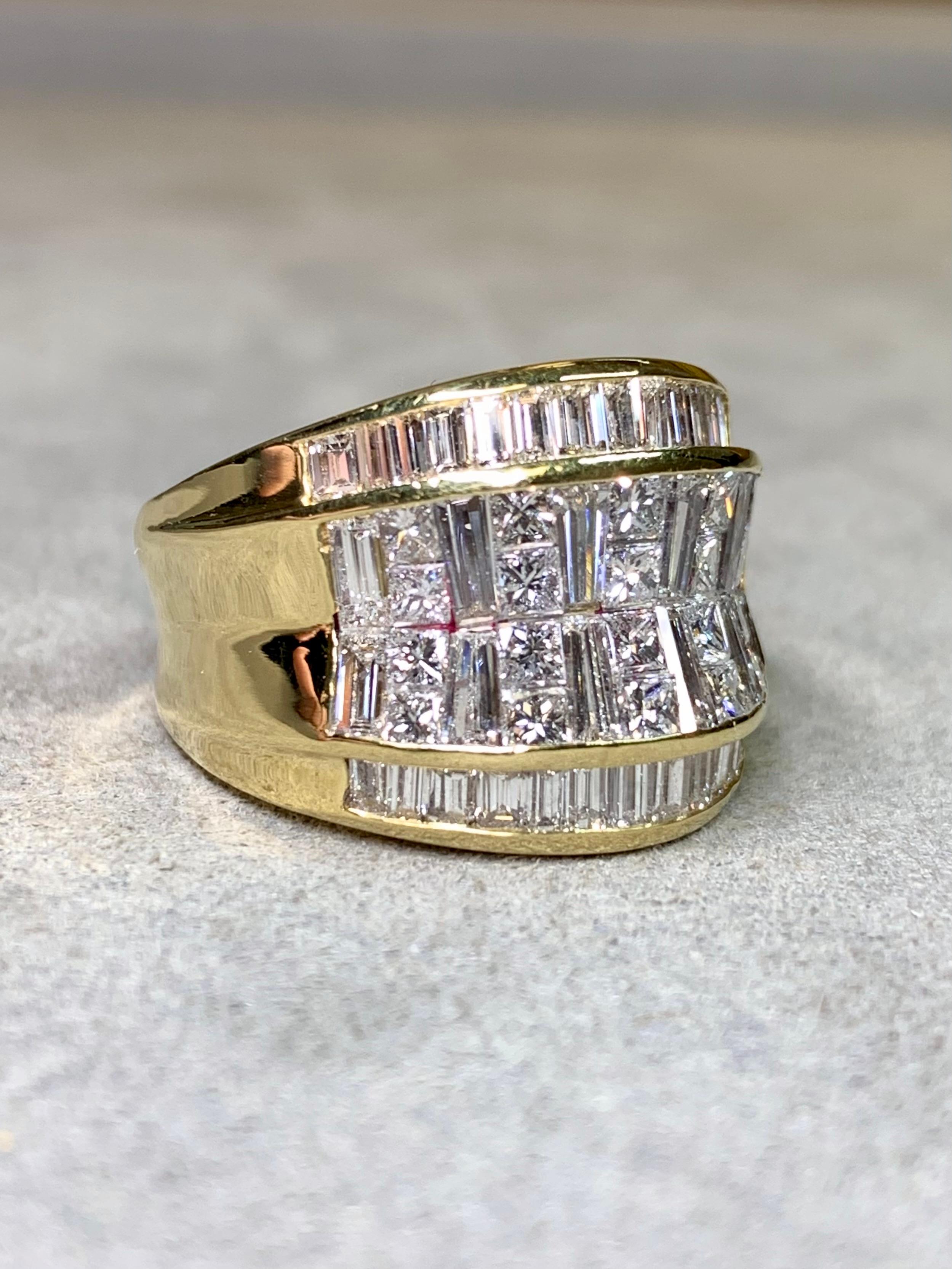18K Gelbgold Baguette Prinzessin Illusion Großer Diamant Cocktail Ring 4,80ctw (Zeitgenössisch) im Angebot