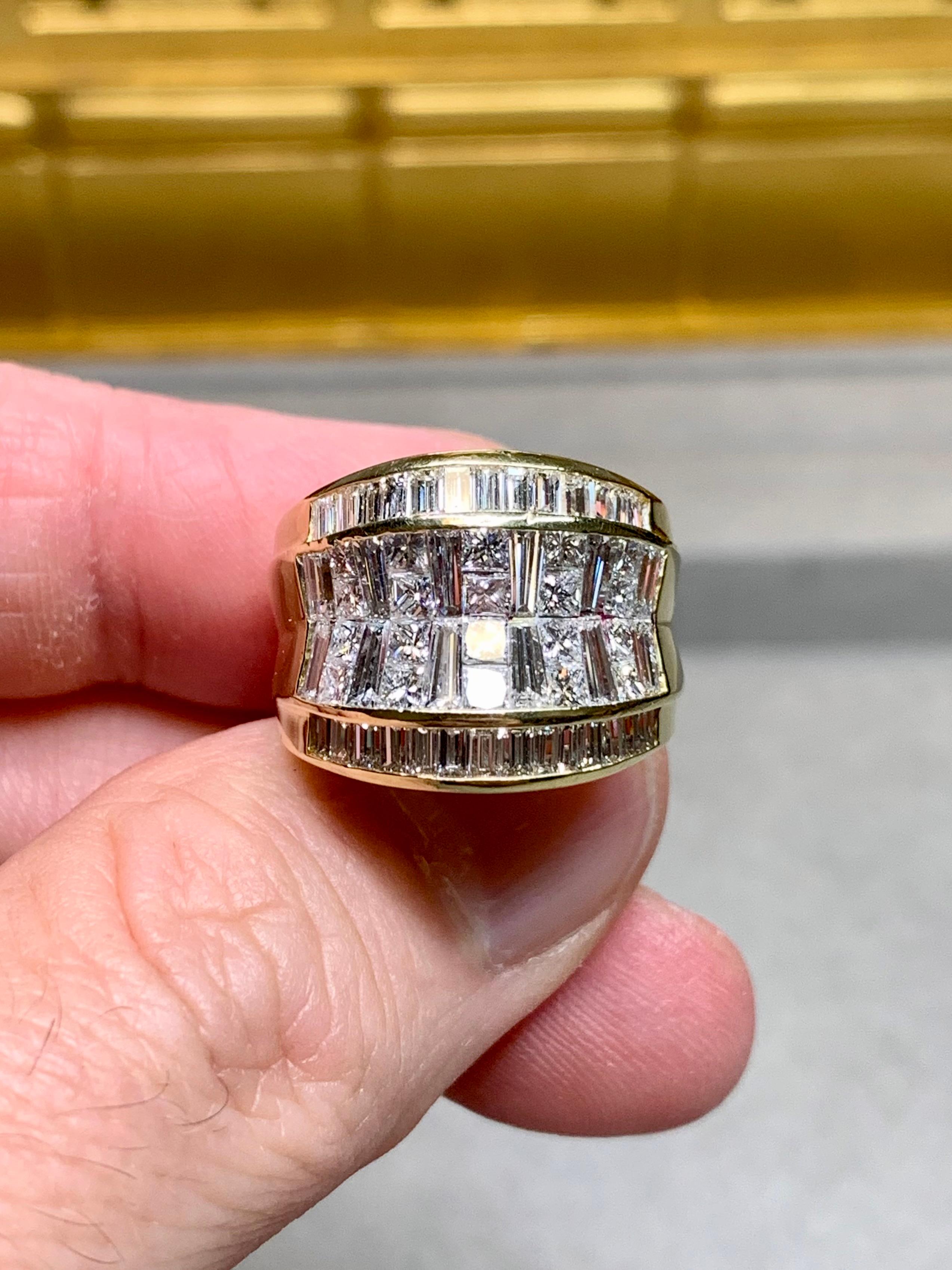 18K Gelbgold Baguette Prinzessin Illusion Großer Diamant Cocktail Ring 4,80ctw im Zustand „Hervorragend“ im Angebot in Winter Springs, FL